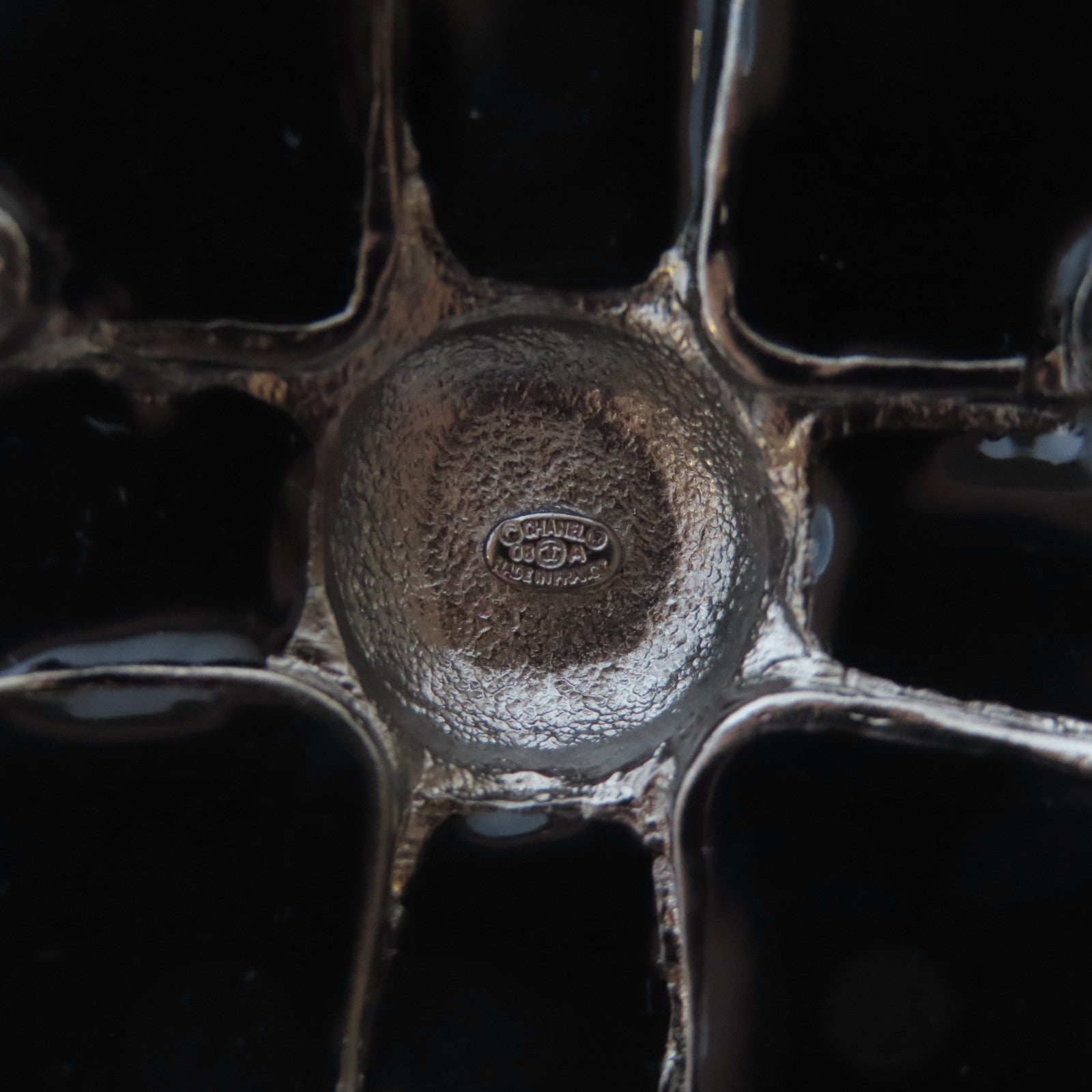 CHANEL 金屬Brooch銀扣胸針黑色