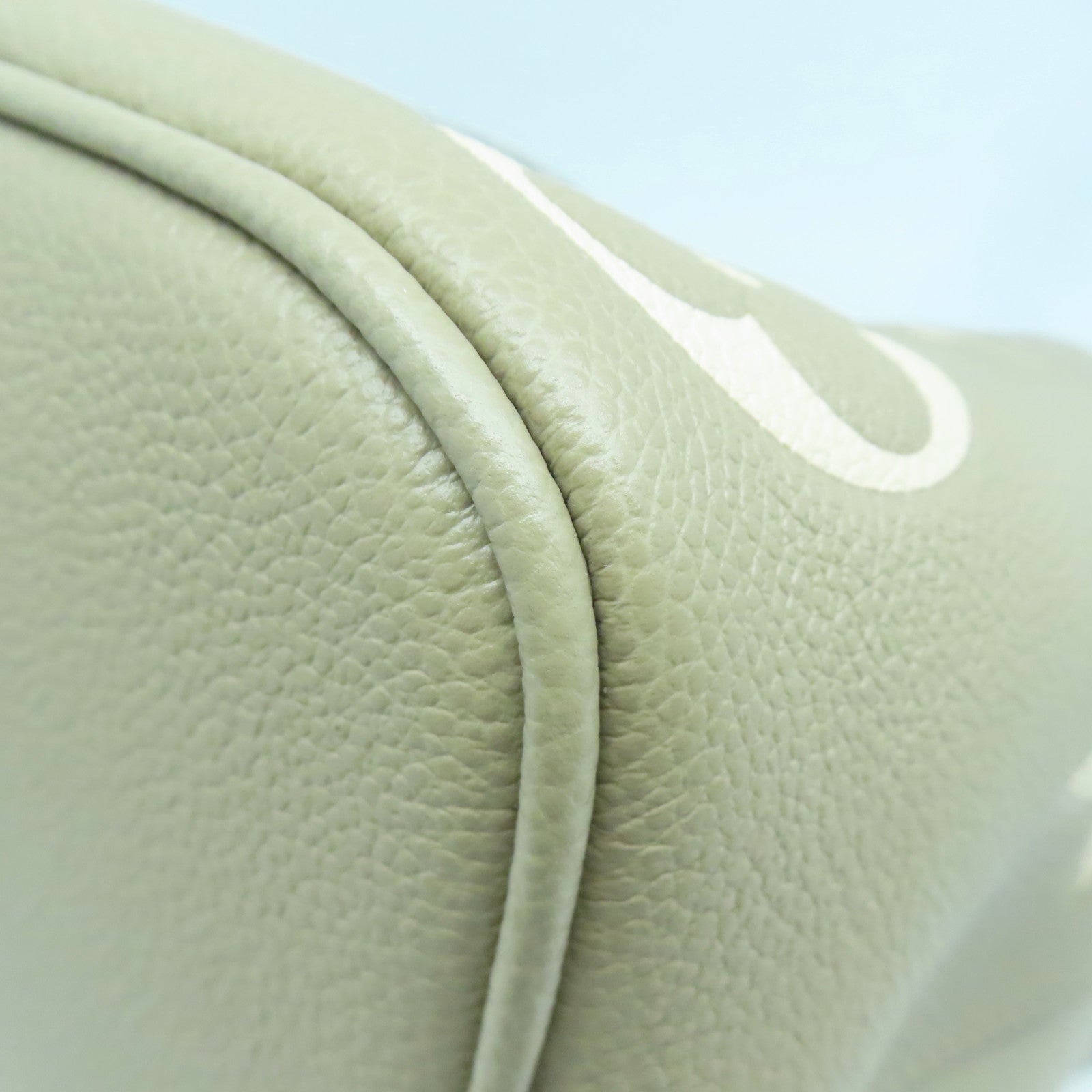 LOUIS VUITTON Monogram Empreinte NeoNoe MM金扣手挽肩背兩用袋米色
