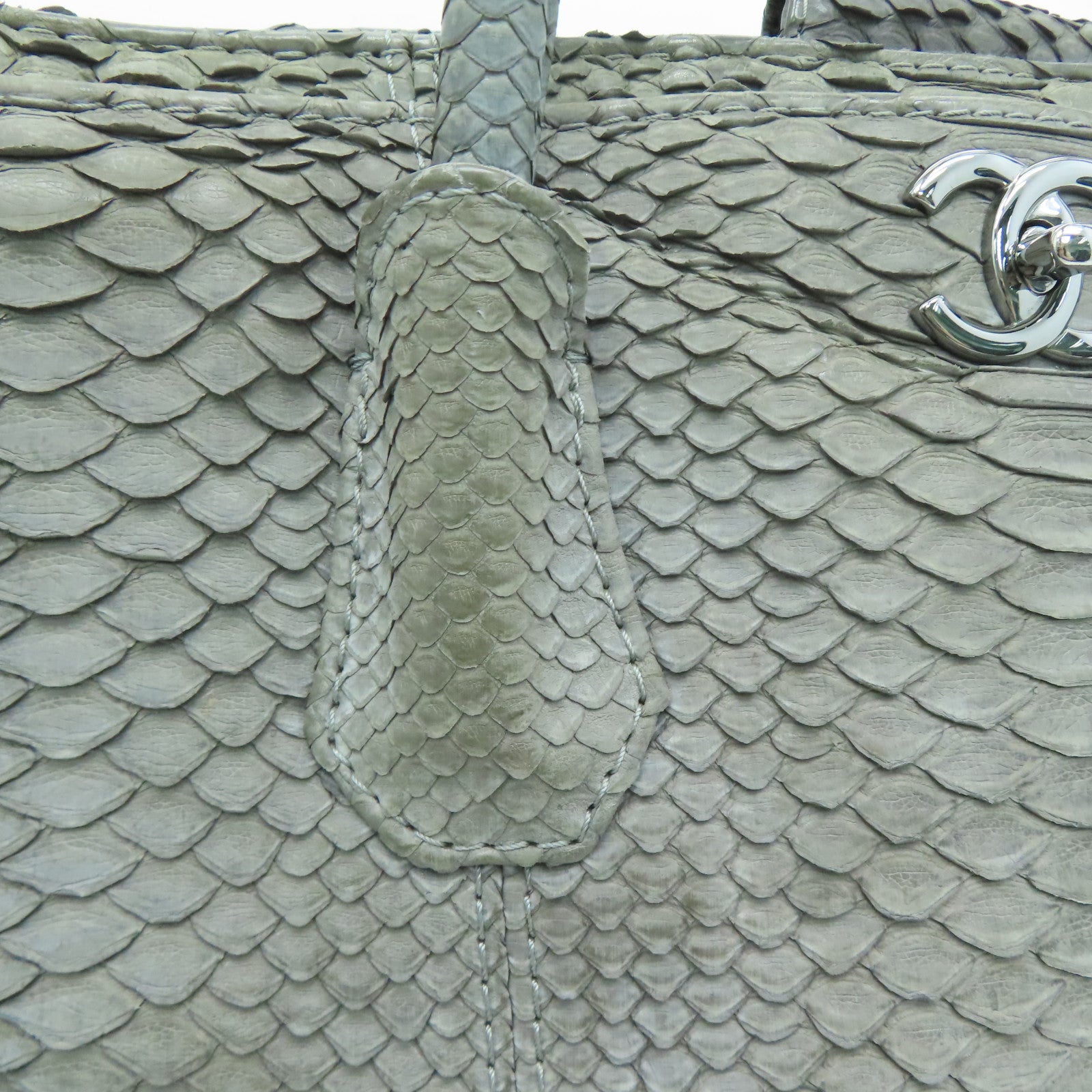 CHANEL [Sharp Discount] Snakeskin Leather Hand Bag Silver Buckle Hand Bag Gray