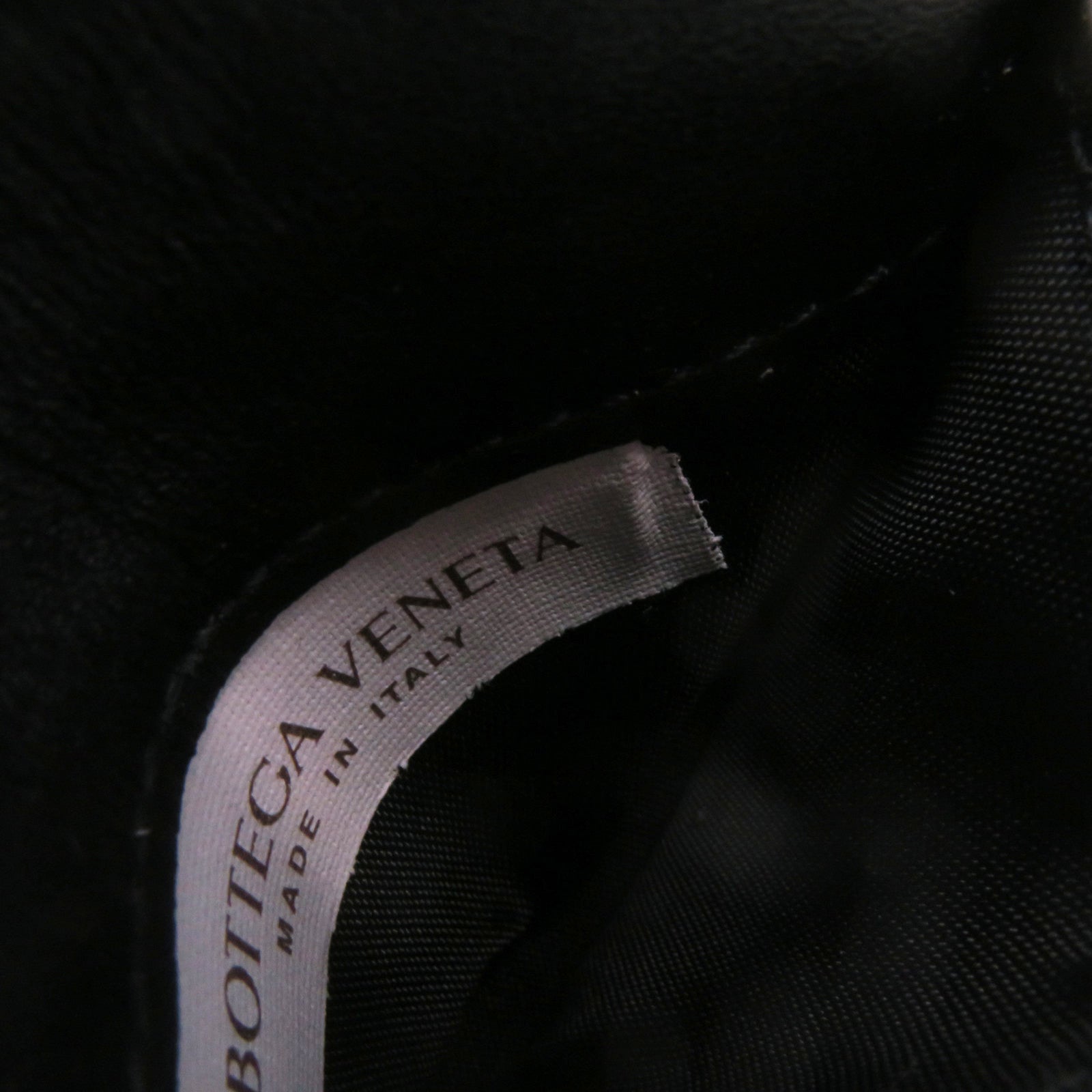 BOTTEGA VENETA 織紋皮革Pouch wallet拉鏈長錢包黑色