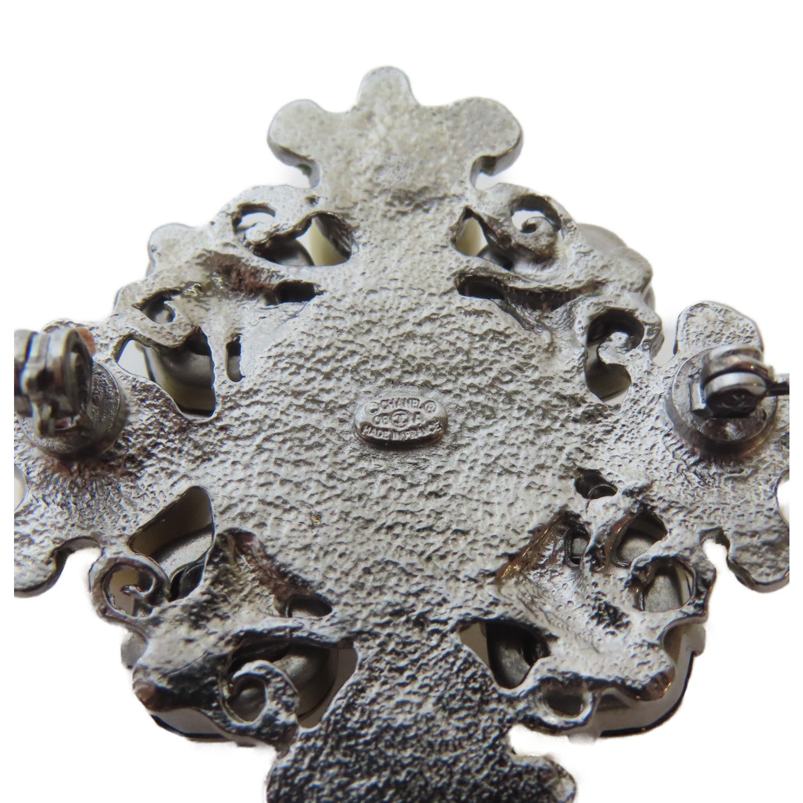 CHANEL 金屬/PVC Brooch銀扣胸針淺褐色/黑色