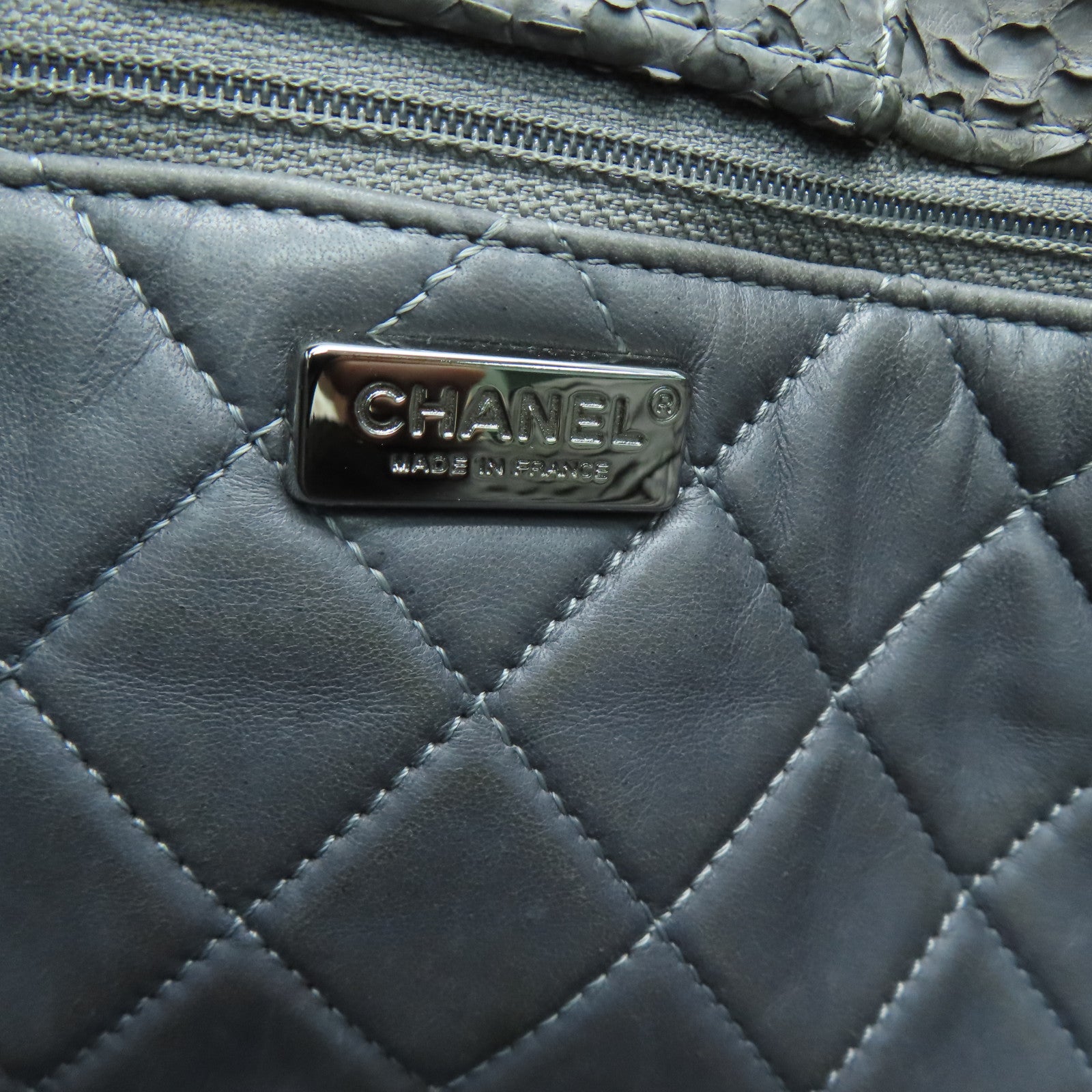 CHANEL [Sharp Discount] Snakeskin Leather Hand Bag Silver Buckle Hand Bag Gray
