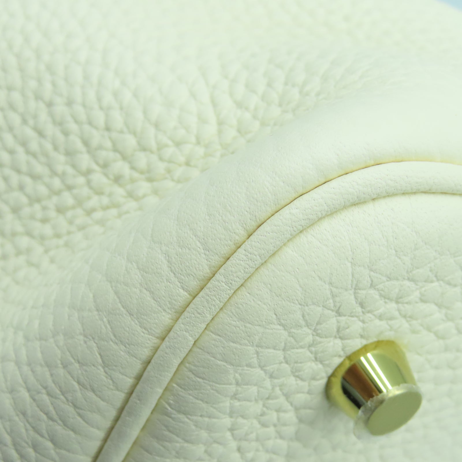 HERMES Taurillon Clemence皮革Picotin MM金扣手挽袋白色