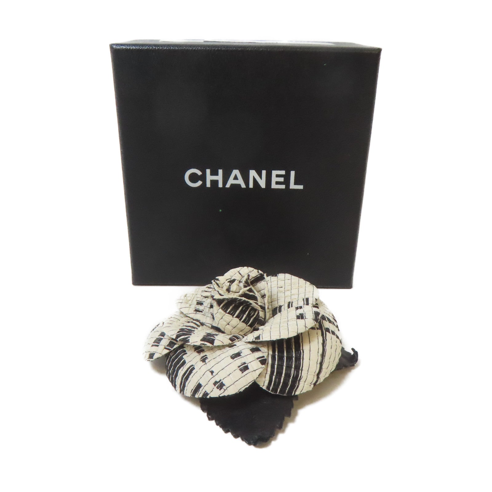 CHANEL 藤製Brooch金扣胸針黑色/白色