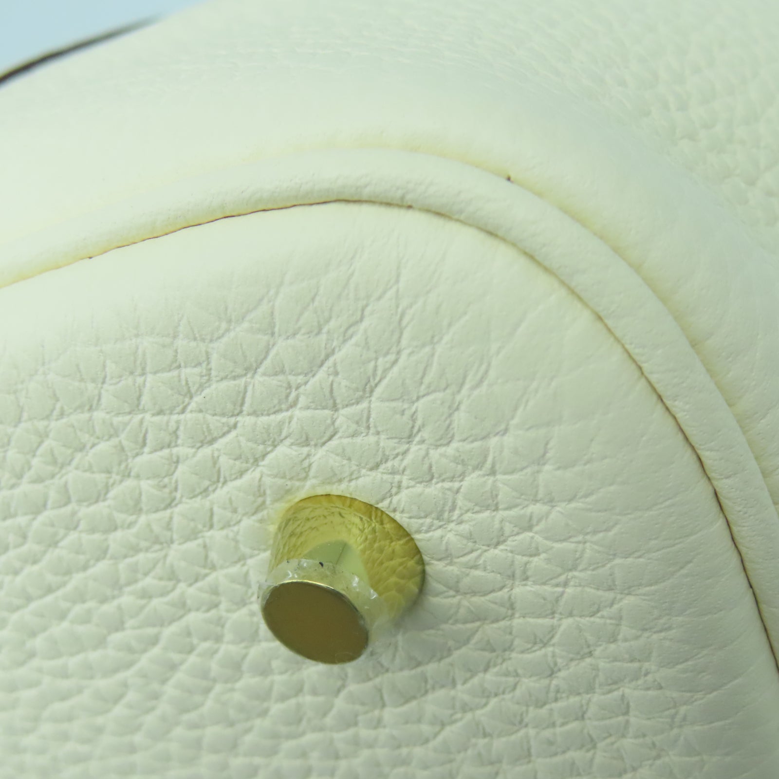 HERMES Taurillon Clemence皮革Picotin MM金扣手挽袋白色