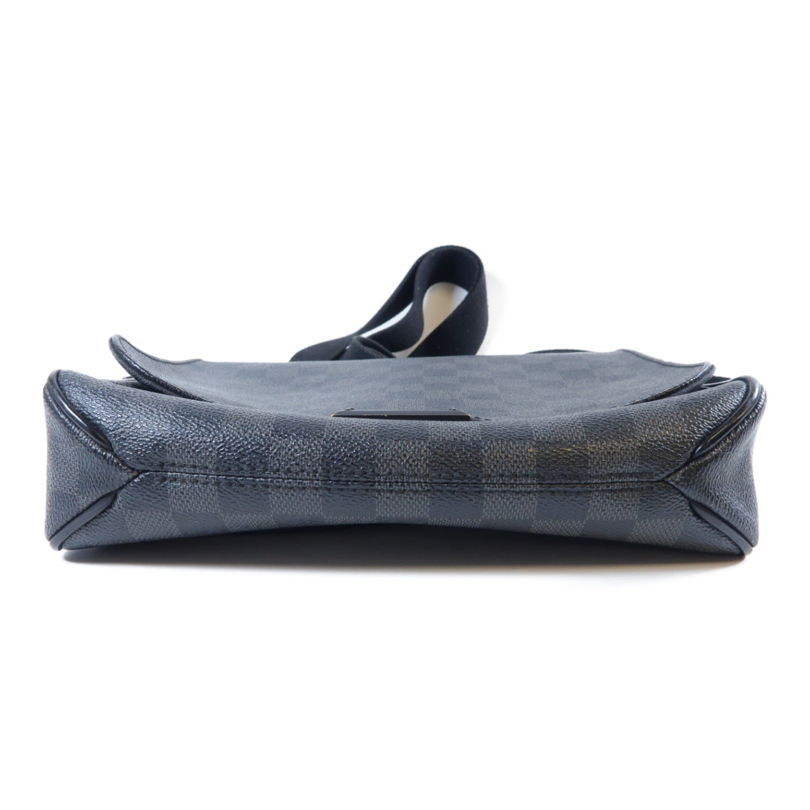 LOUIS VUITTON Damier Graphite District PM銀扣肩背袋黑色/灰色