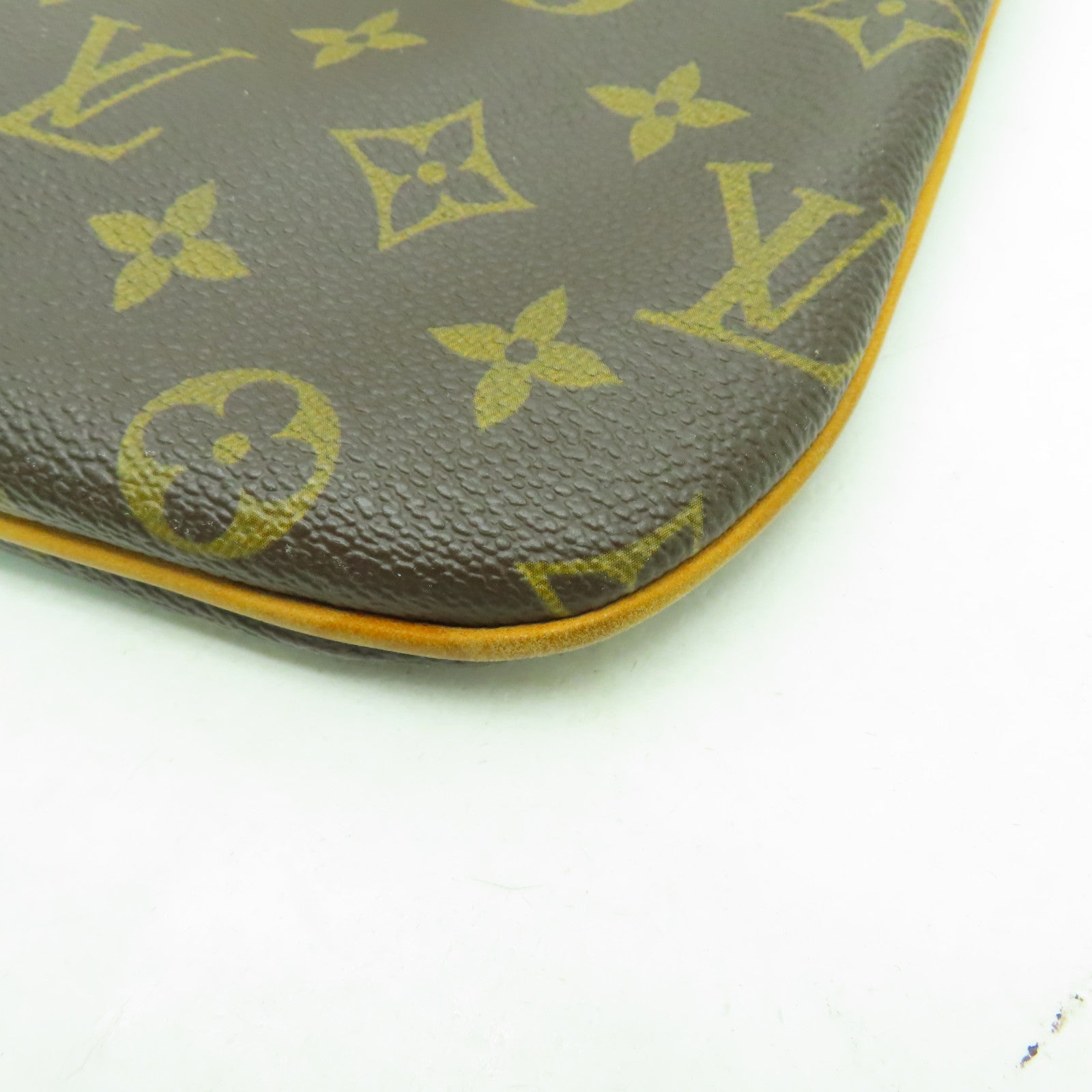 LOUIS VUITTON Monogram Pochette Bosphore金扣肩背袋啡色