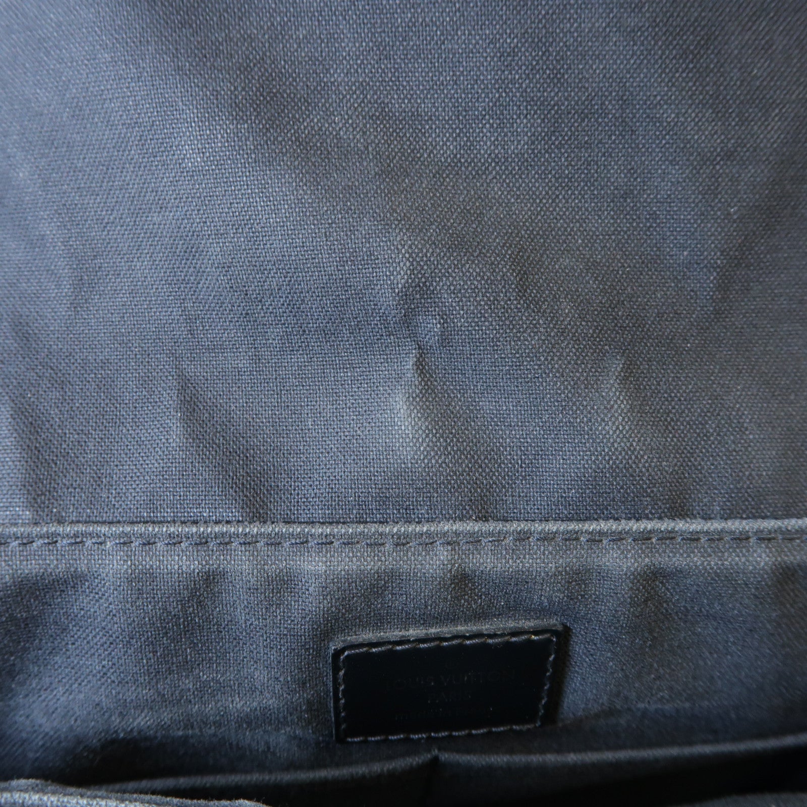 LOUIS VUITTON Damier Graphite District PM銀扣肩背袋黑色/灰色