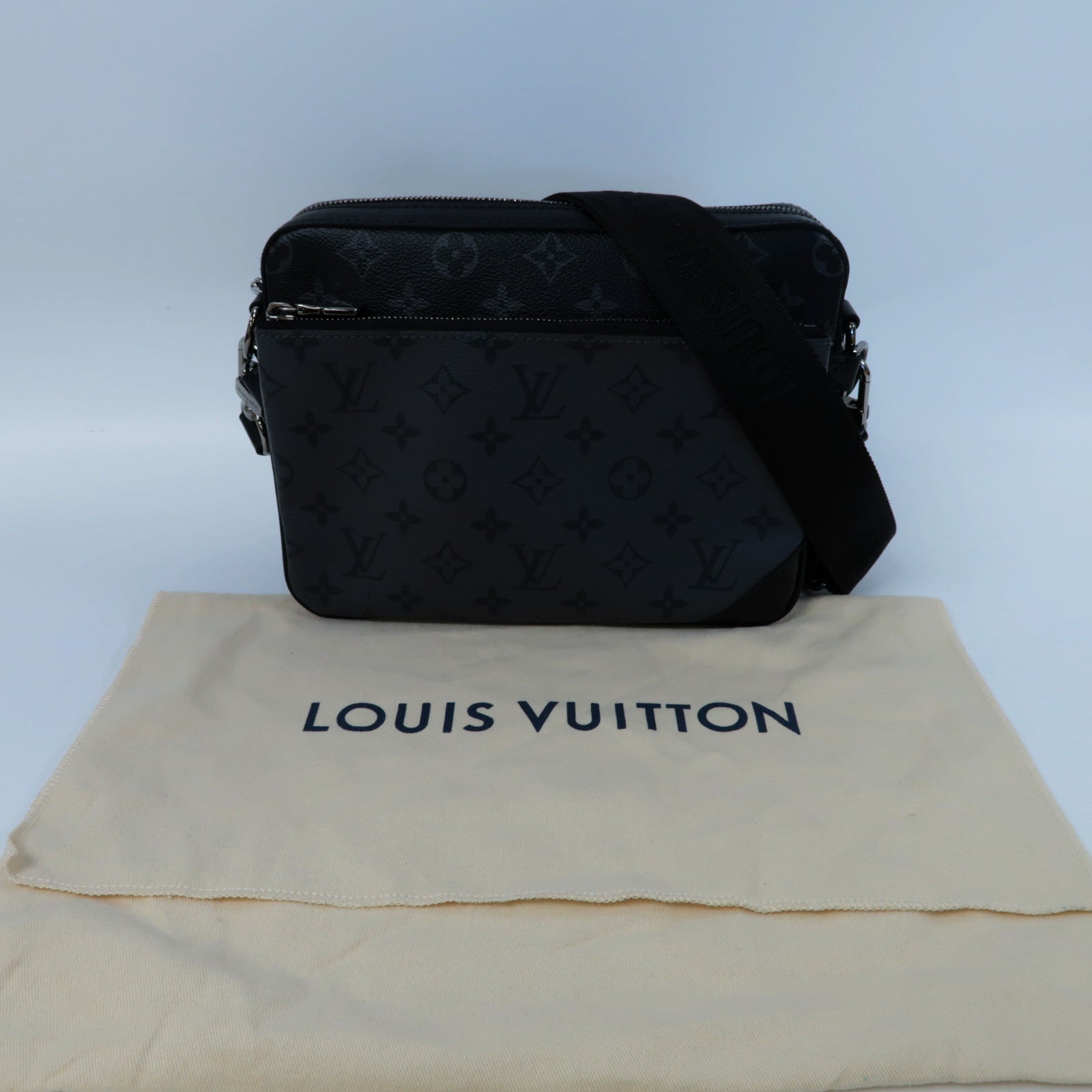 LOUIS VUITTON Monogram Eclipse Trio銀扣肩背袋黑色/灰色