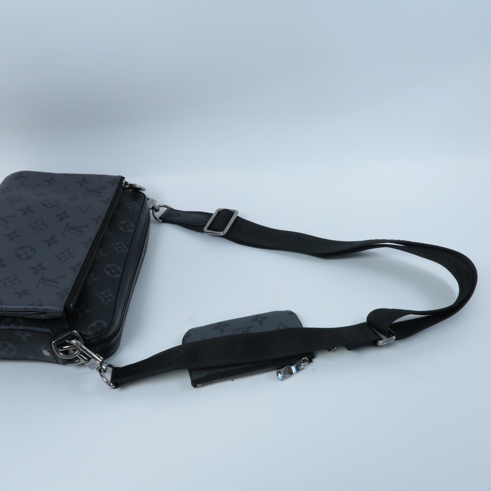 LOUIS VUITTON Monogram Eclipse Trio銀扣肩背袋黑色/灰色