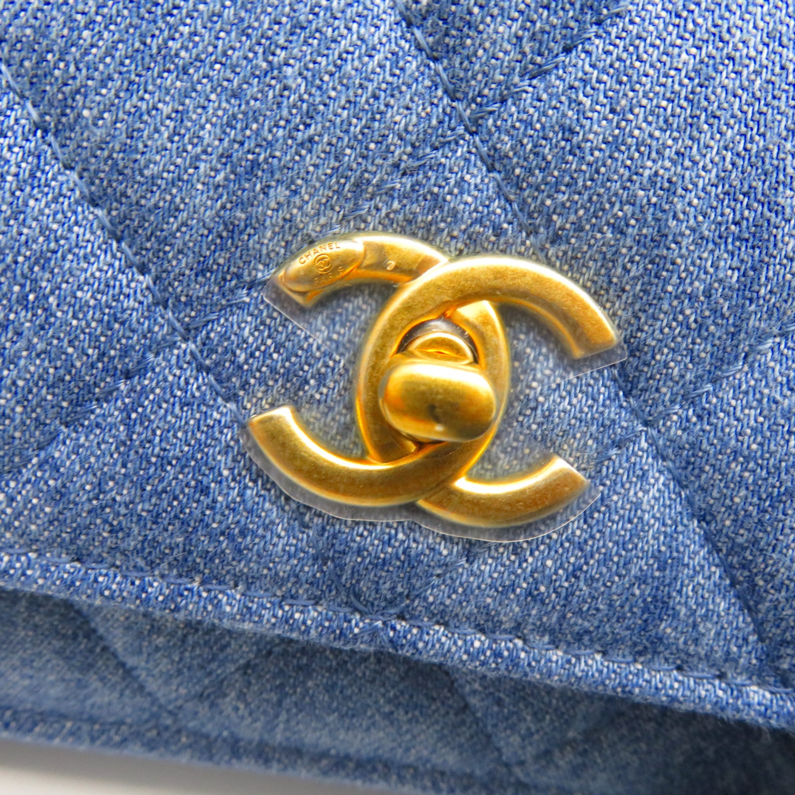 CHANEL 菱格牛仔布WOC金扣肩背袋藍色