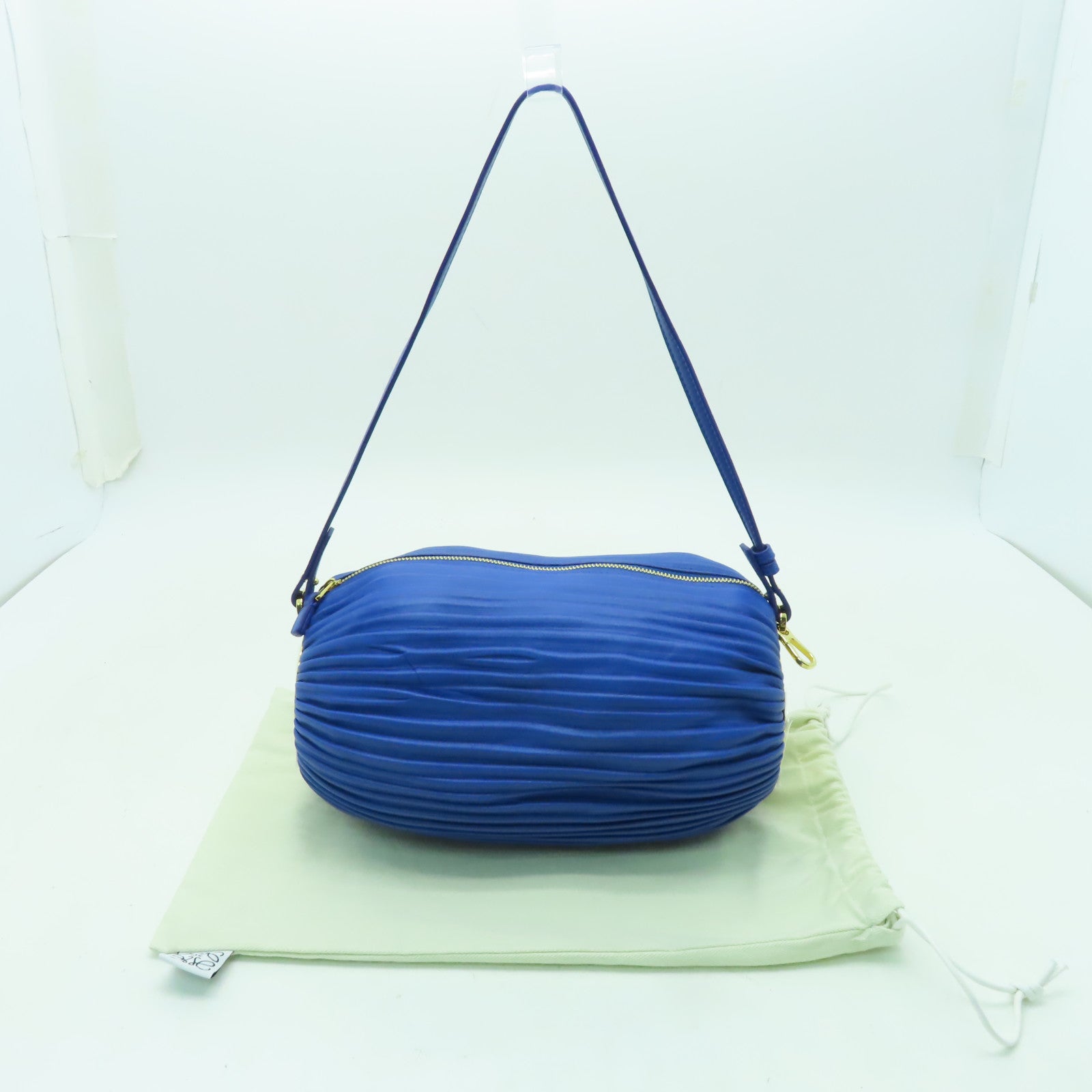 LOEWE 羊皮皮革Bracelet Pouch金扣鏈帶肩背袋藍色