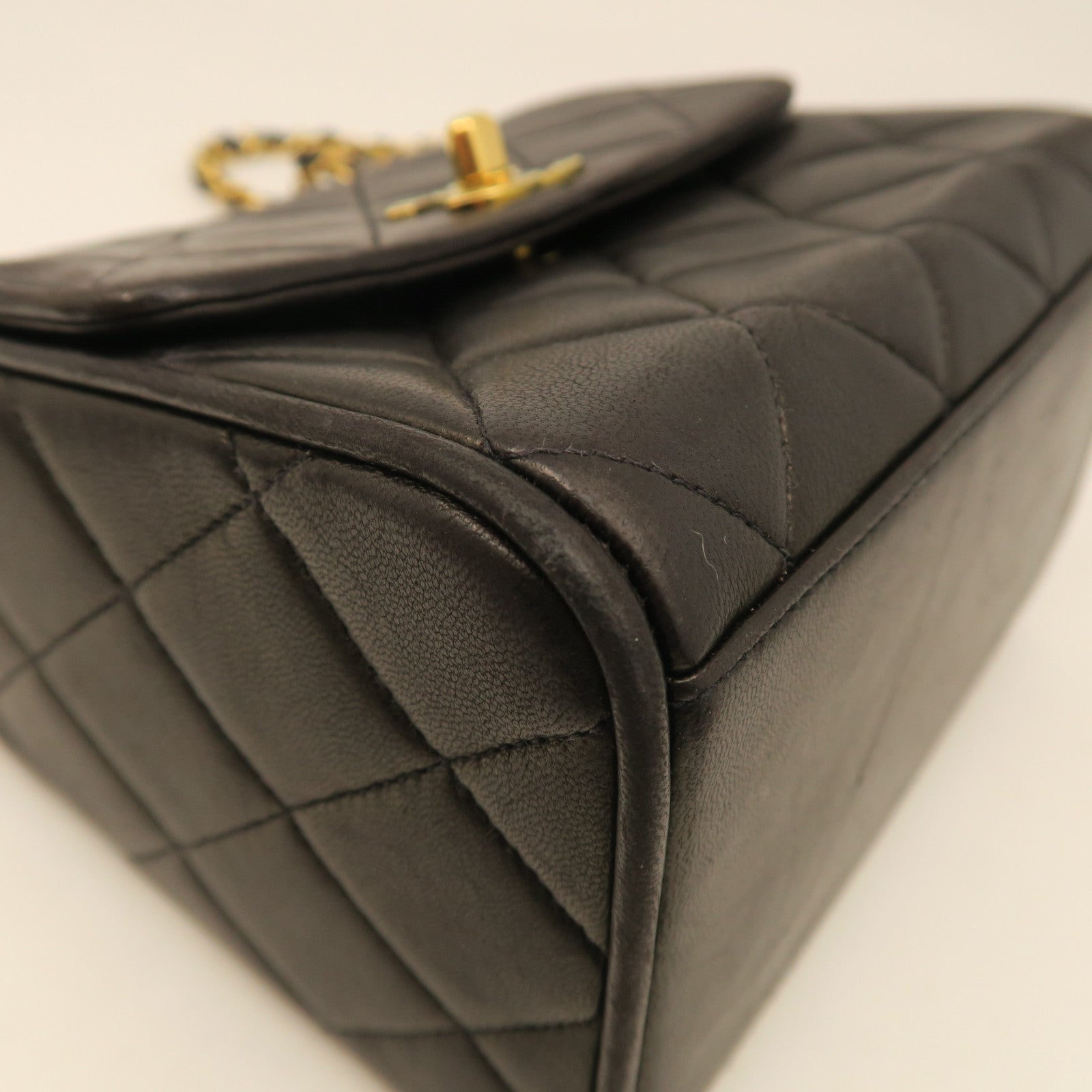 CHANEL 菱格羊皮皮革Chain Shoulder Bag金扣链带肩背袋黑色