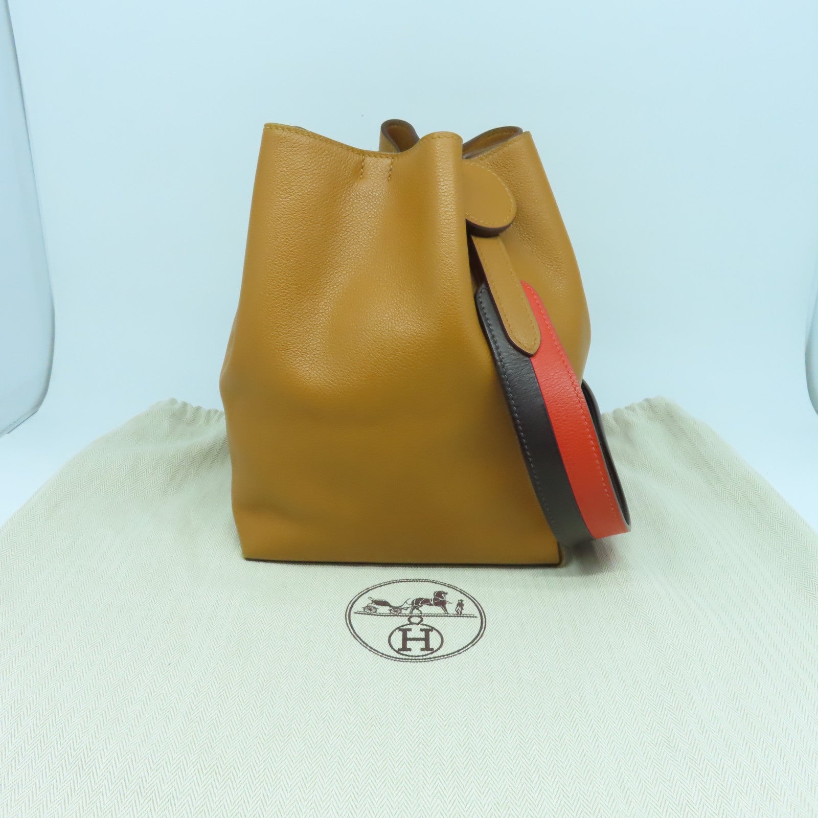 HERMES Evercolor皮革Licol肩背袋經典駝色