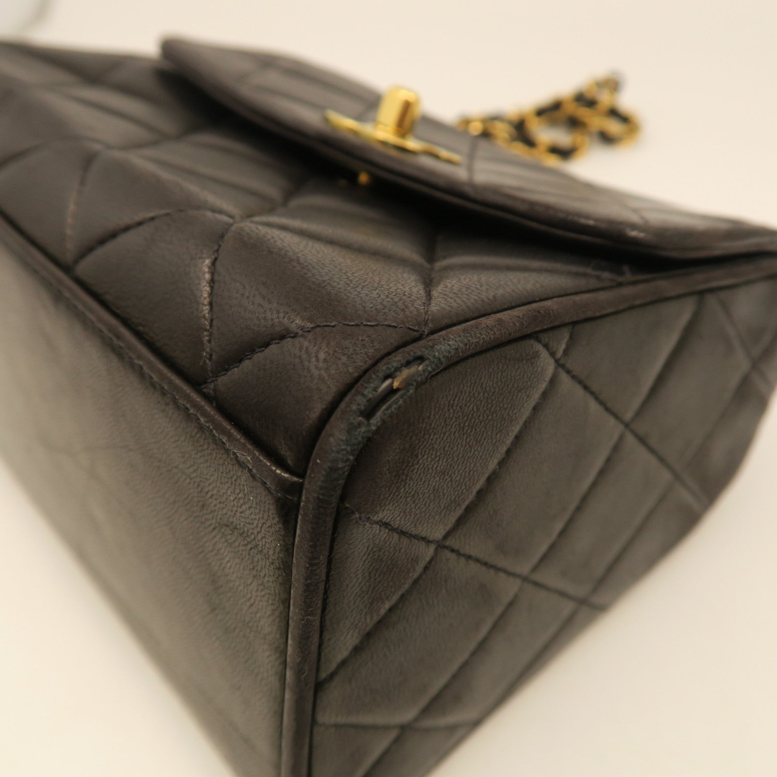 CHANEL 菱格羊皮皮革Chain Shoulder Bag金扣链带肩背袋黑色