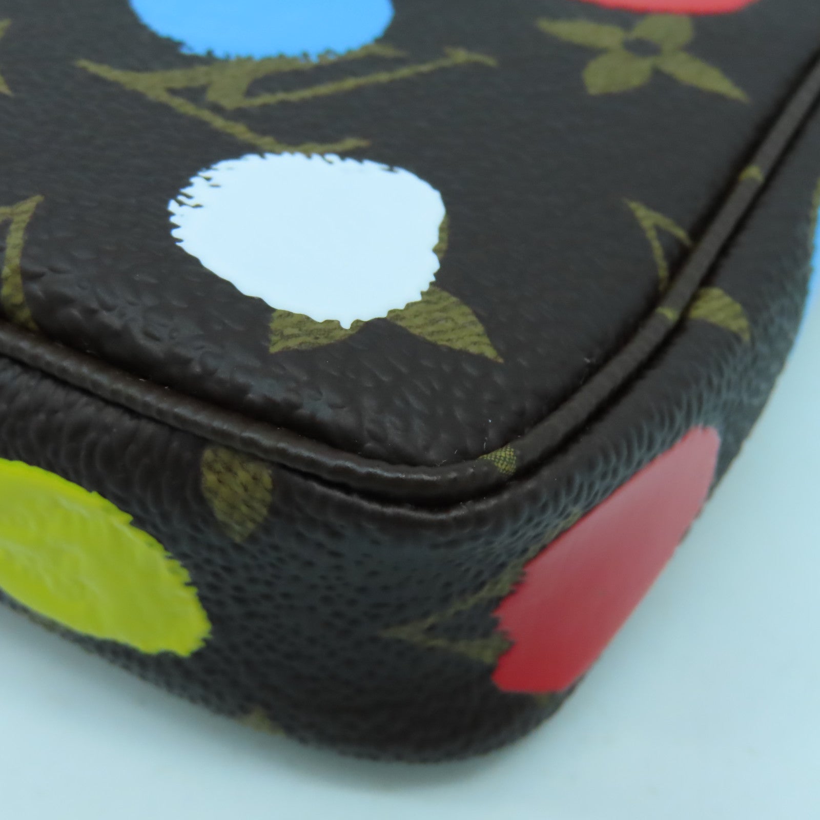 LOUIS VUITTON Monogram LV x YK Mini Pochette Accessories金扣手拿包啡色/彩色