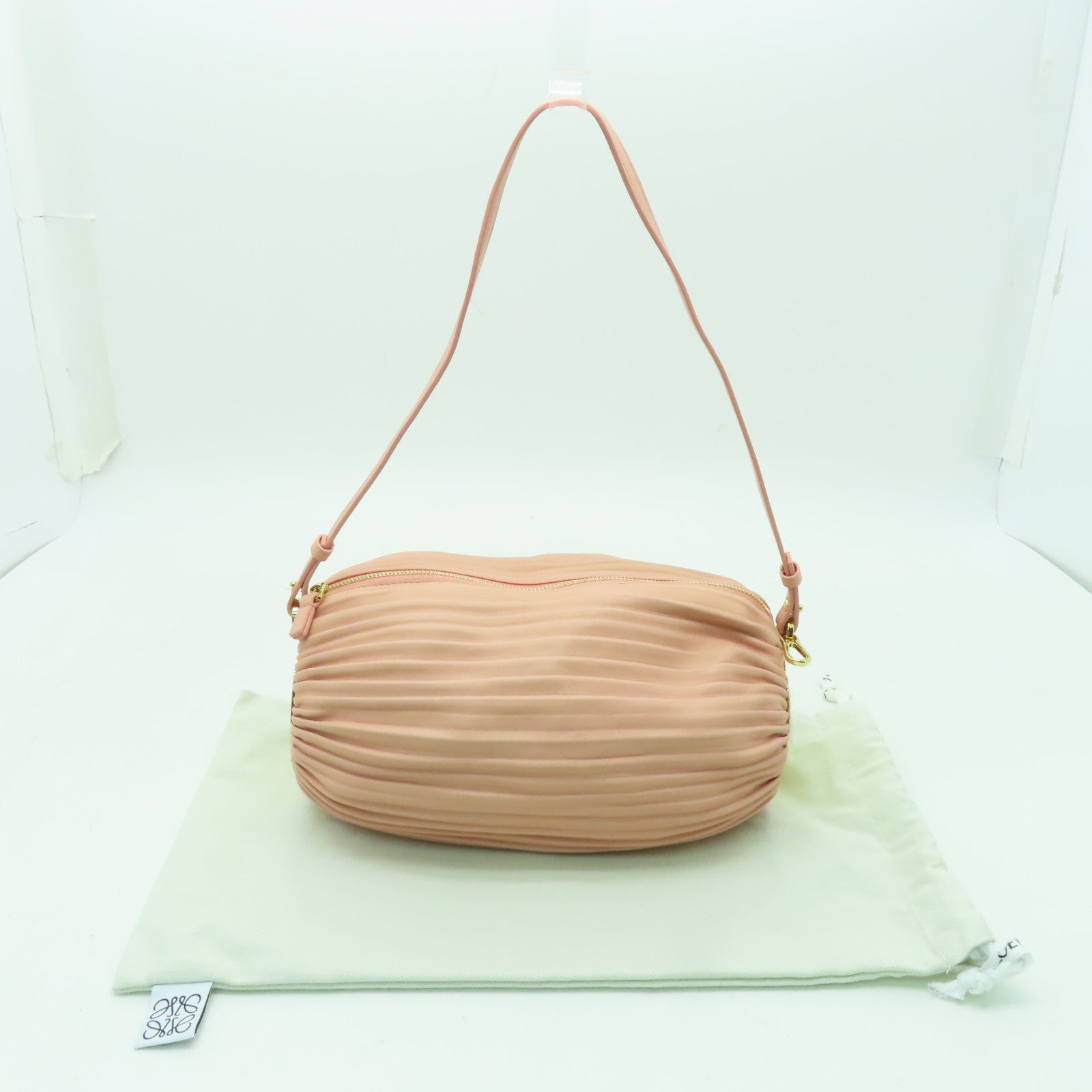LOEWE 牛皮皮革Bracelet Pouch金扣鏈帶肩背袋粉紅色