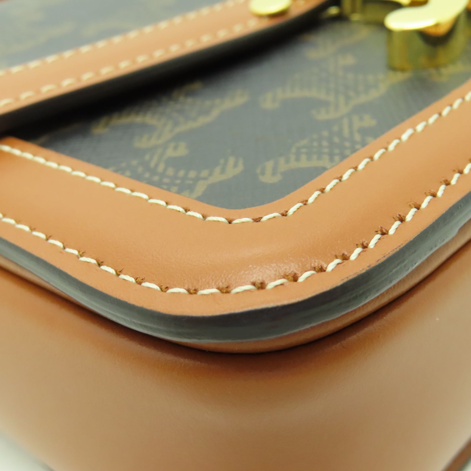 CELINE 牛皮皮革Teen Triomphe Bag金扣肩背袋啡色