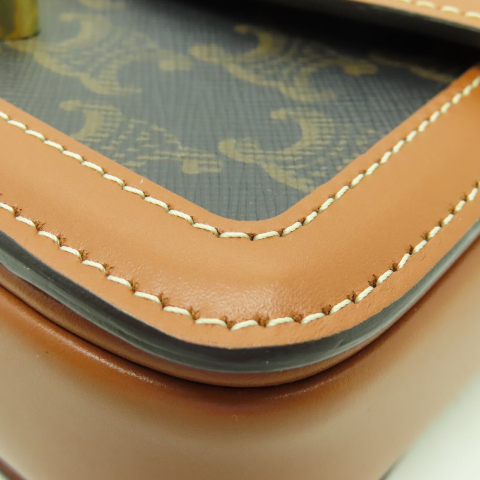 CELINE 牛皮皮革Teen Triomphe Bag金扣肩背袋啡色
