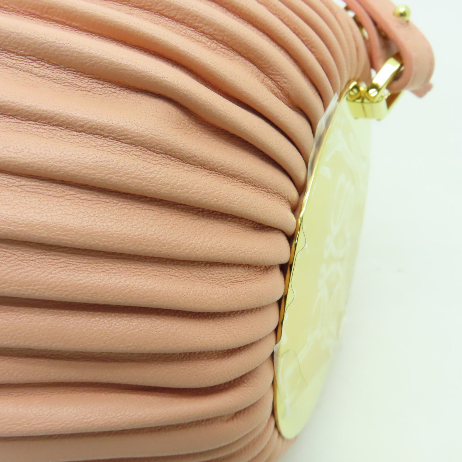 LOEWE 牛皮皮革Bracelet Pouch金扣鏈帶肩背袋粉紅色