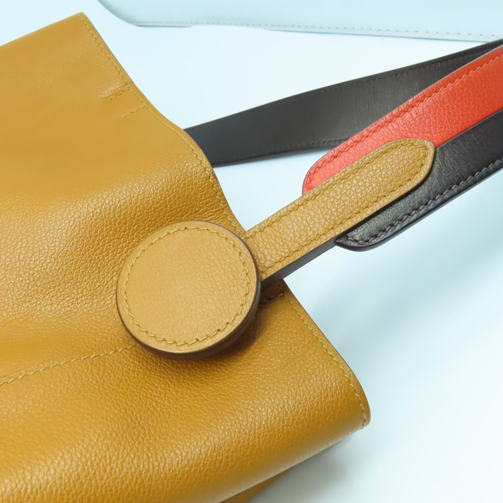 HERMES Evercolor皮革Licol肩背袋經典駝色