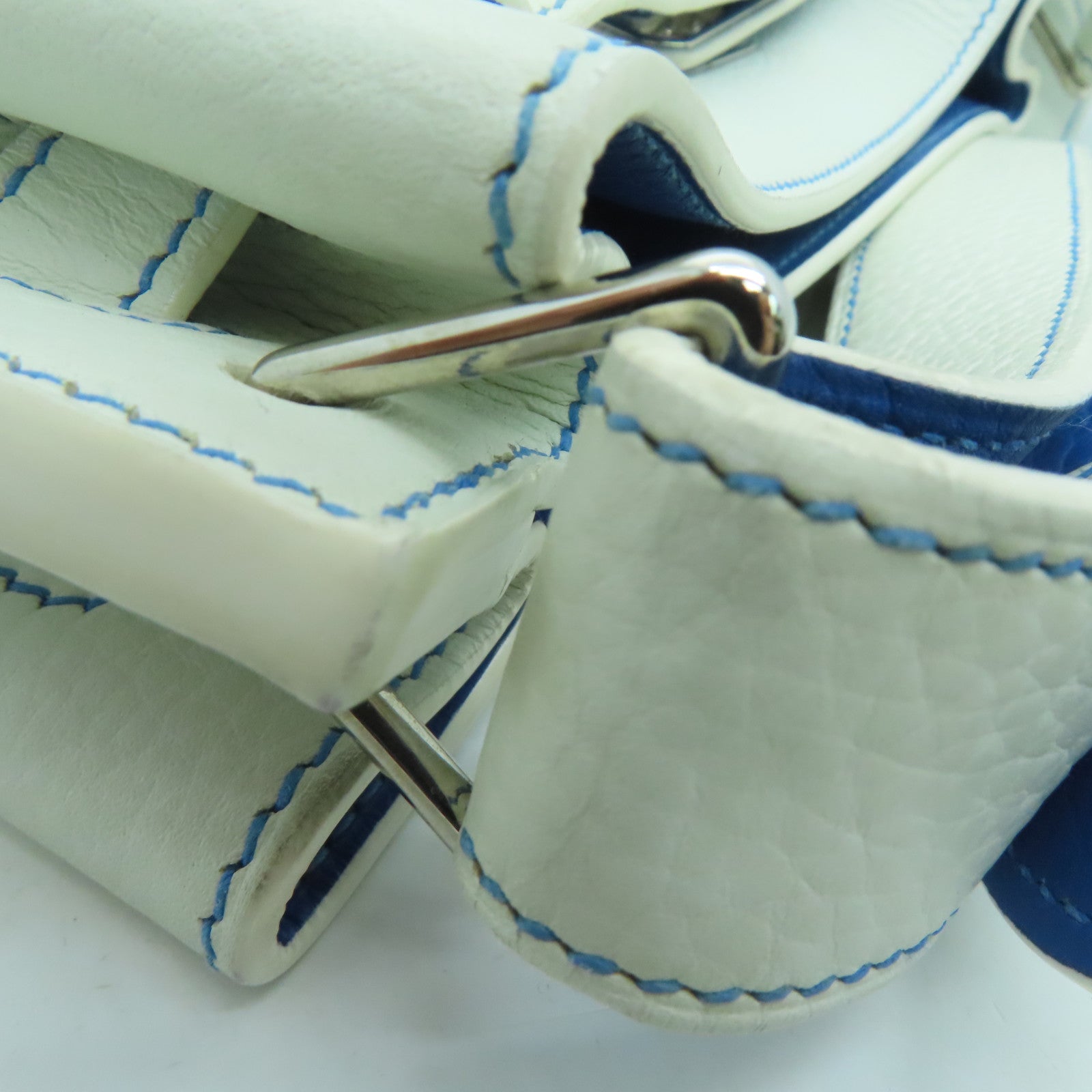 HERMES Clemence皮革So Kelly 22银扣肩背袋White/Bleu Mykonos白色/希腊蓝色