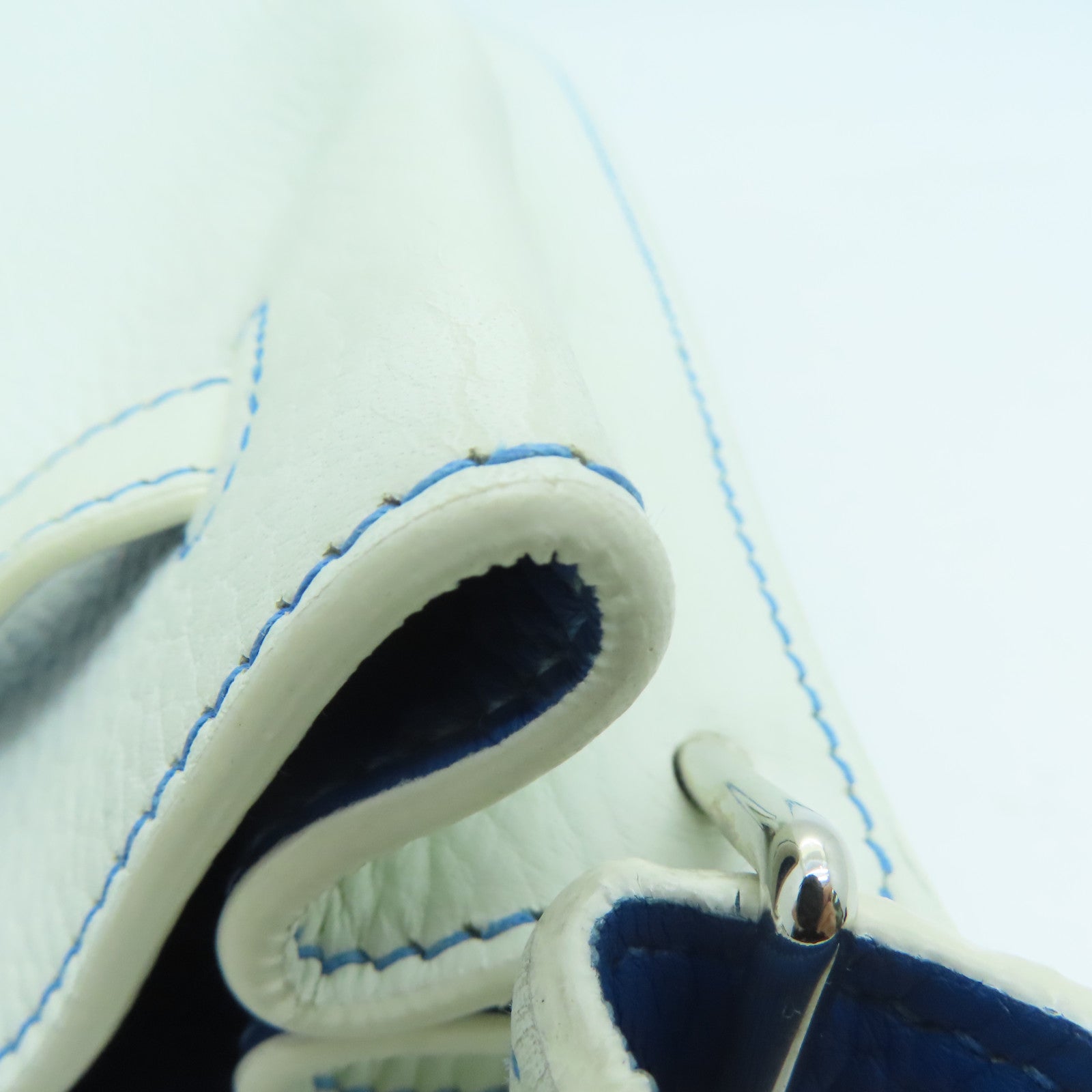 HERMES Clemence皮革So Kelly 22银扣肩背袋White/Bleu Mykonos白色/希腊蓝色