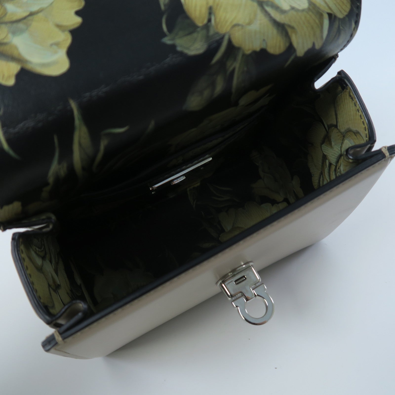 Salvatore Ferragamo 牛皮皮革Tote Bag銀扣手挽肩背兩用袋米色