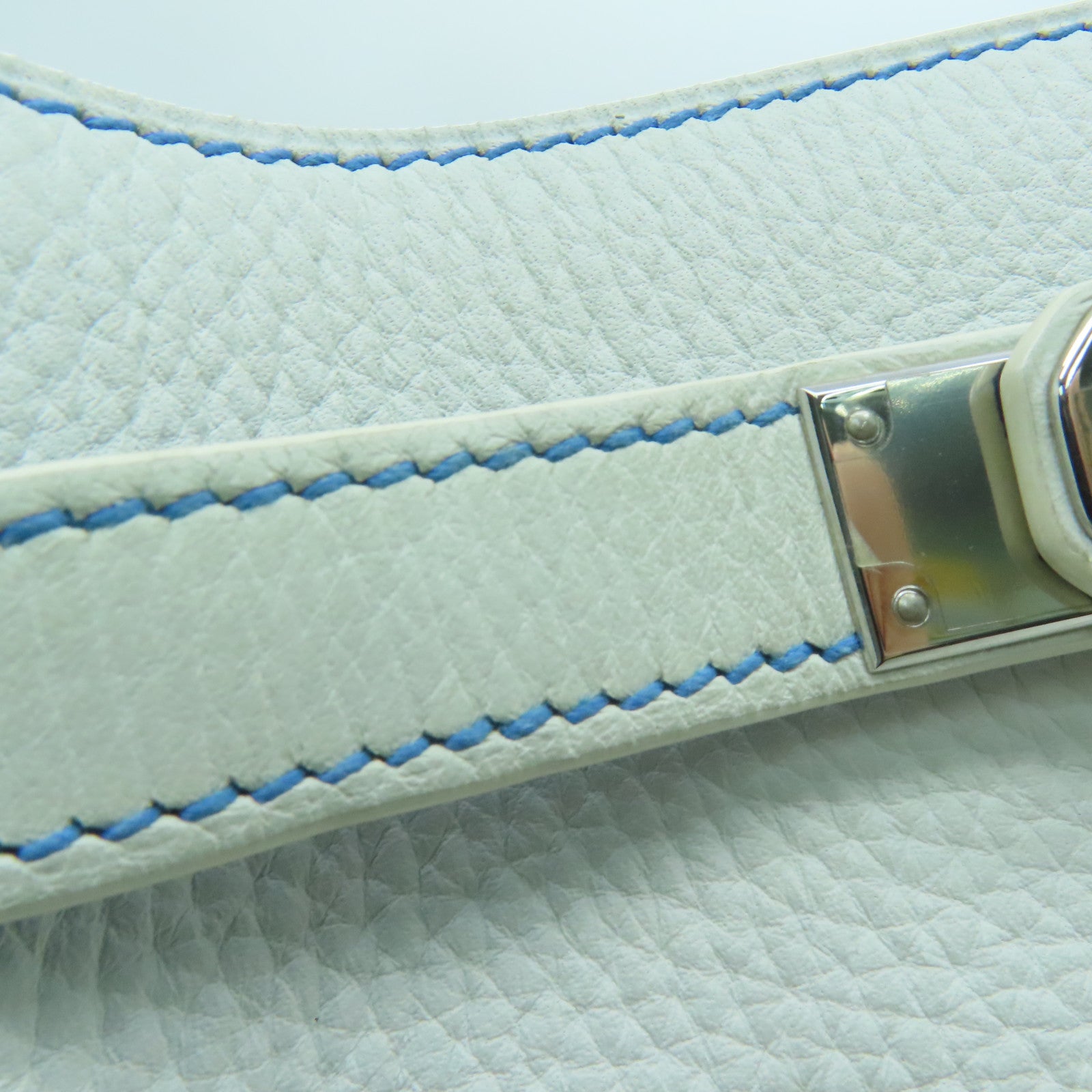 HERMES Clemence皮革So Kelly 22银扣肩背袋White/Bleu Mykonos白色/希腊蓝色