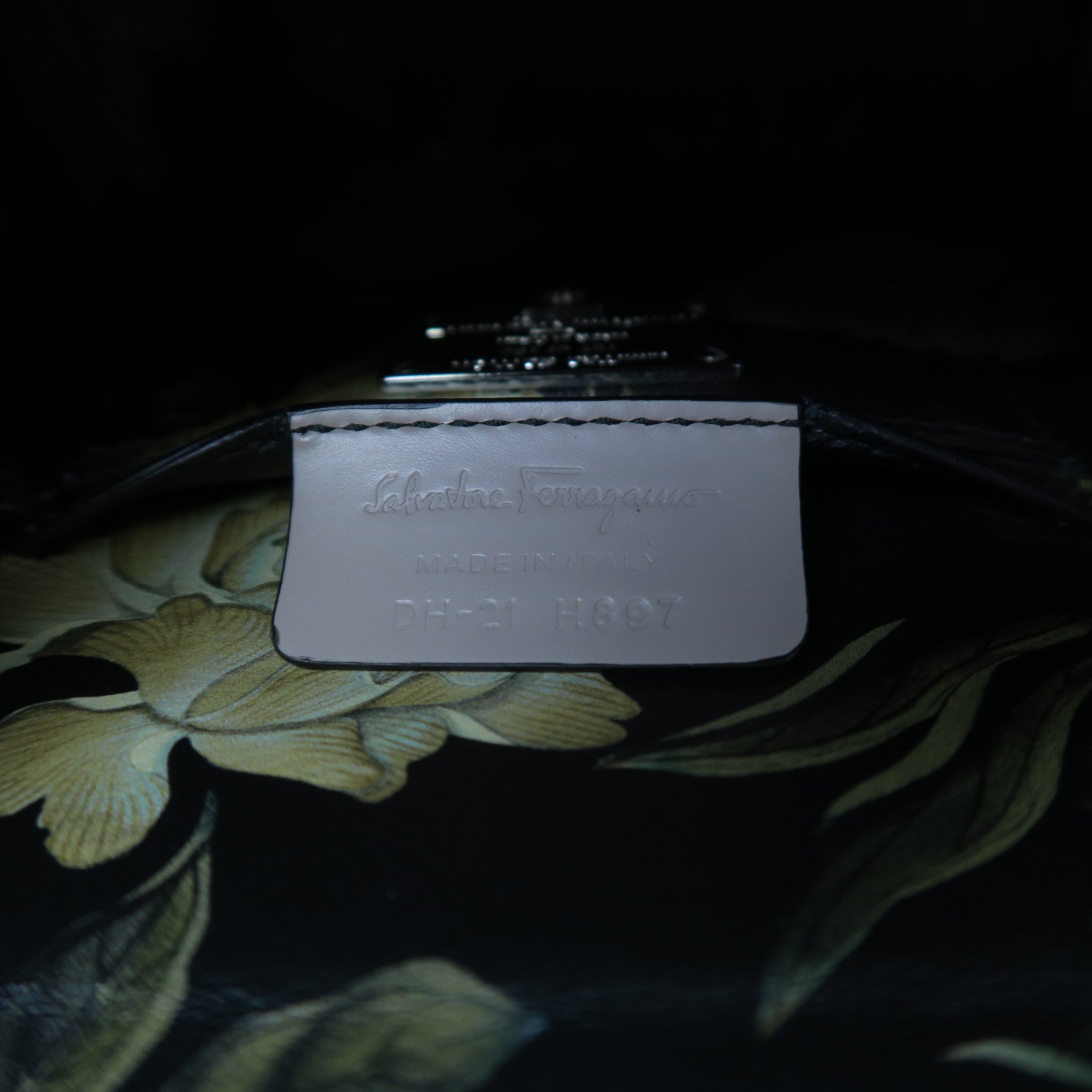 Salvatore Ferragamo 牛皮皮革Tote Bag銀扣手挽肩背兩用袋米色