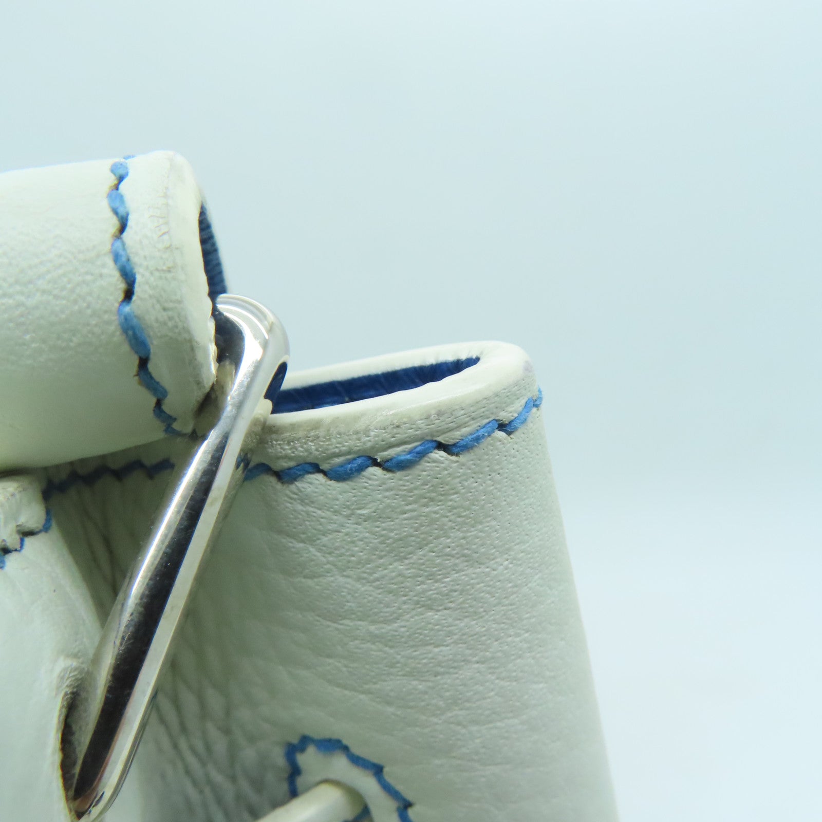 HERMES Clemence皮革So Kelly 22银扣肩背袋White/Bleu Mykonos白色/希腊蓝色
