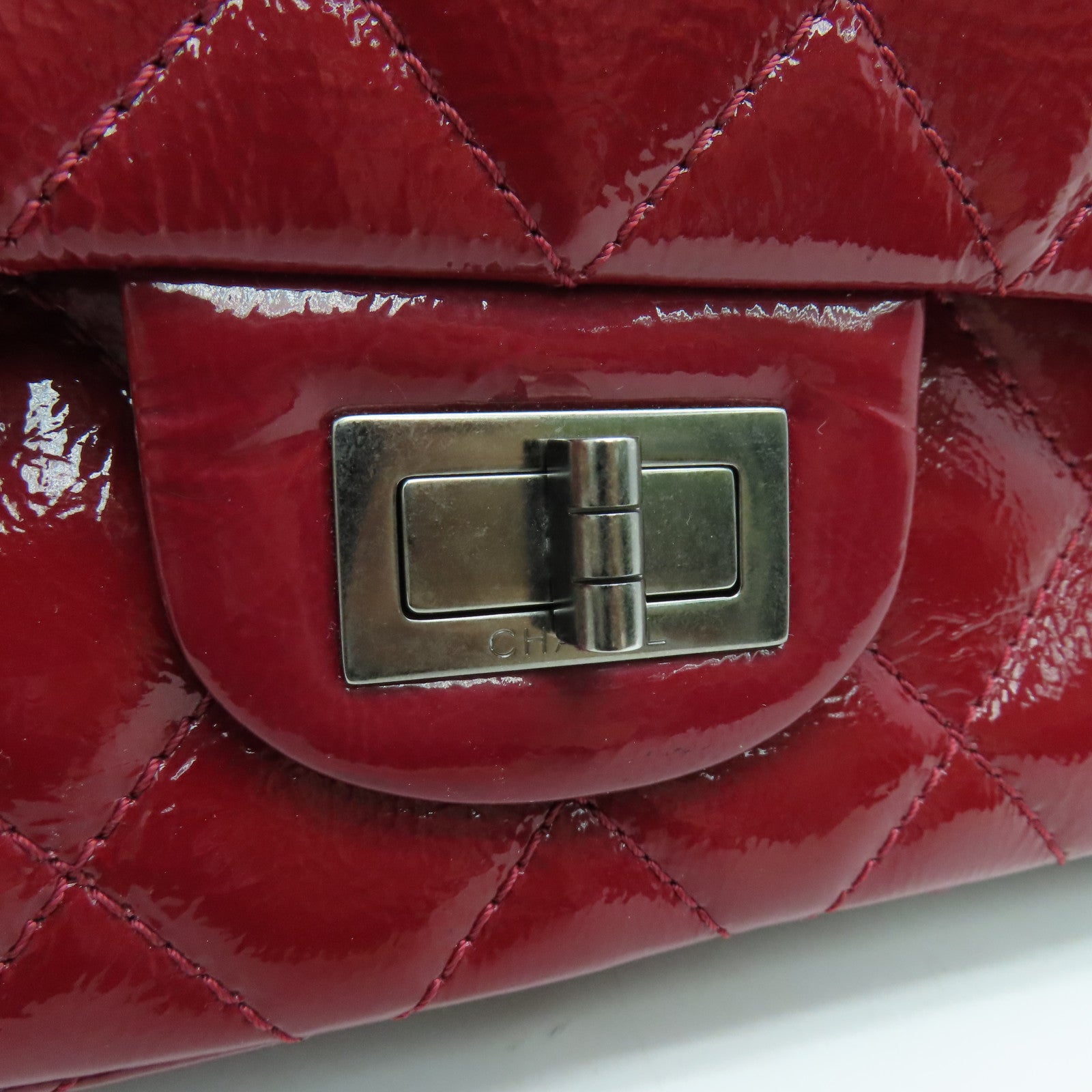 CHANEL 菱格漆皮皮革2.55 Chain Shoulder银扣链带肩背袋红色