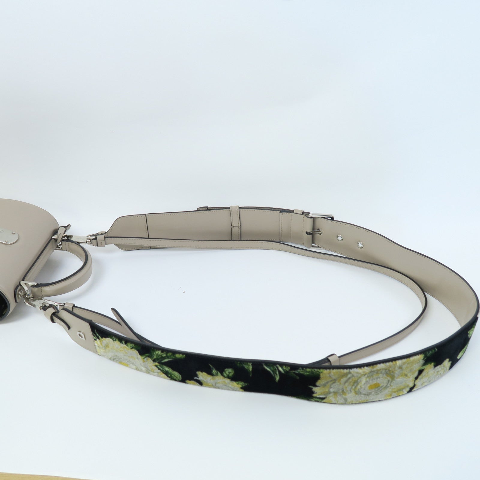 Salvatore Ferragamo 牛皮皮革Tote Bag銀扣手挽肩背兩用袋米色