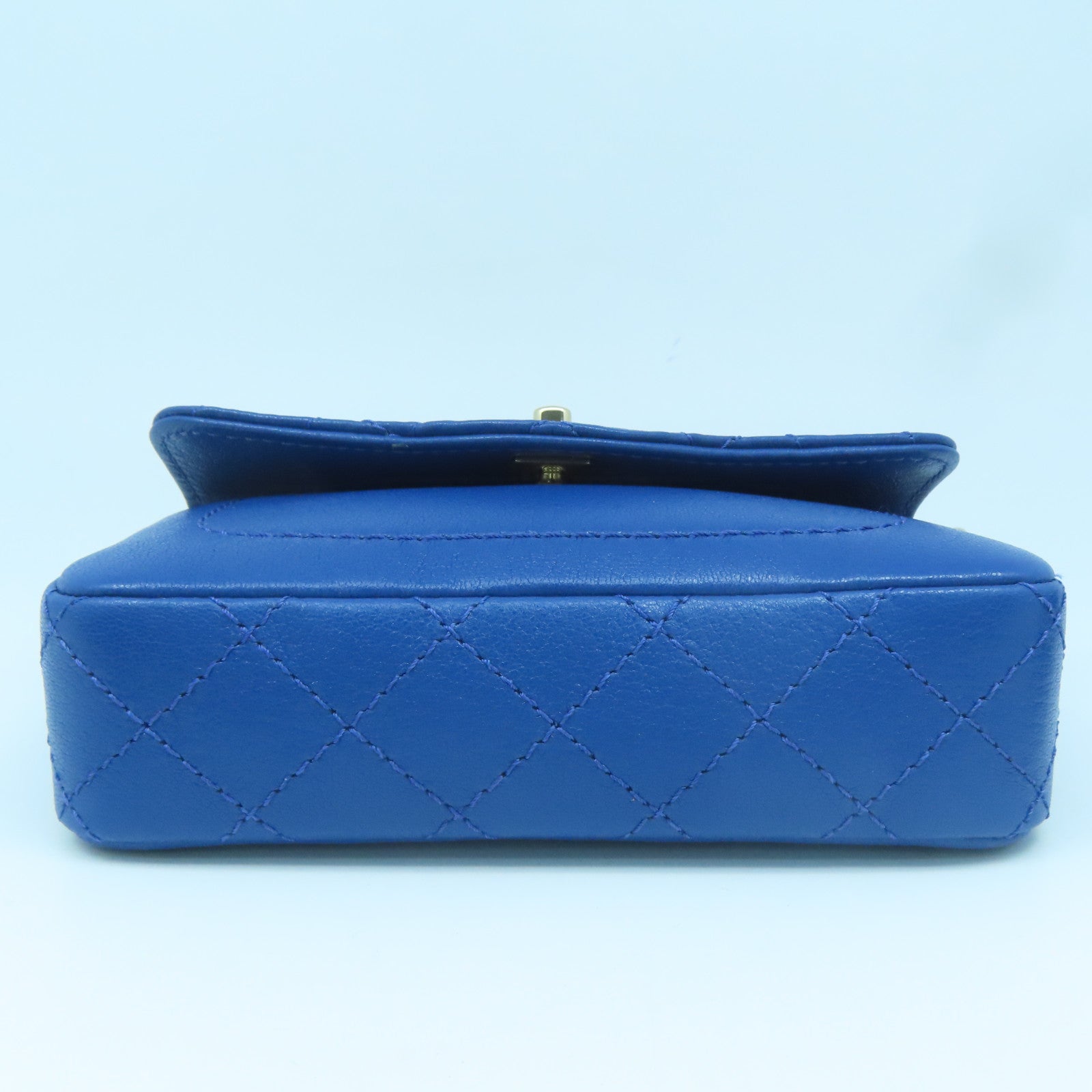 CHANEL rhombic cowhide leather Chain Shoulder gold buckle chain shoulder bag blue