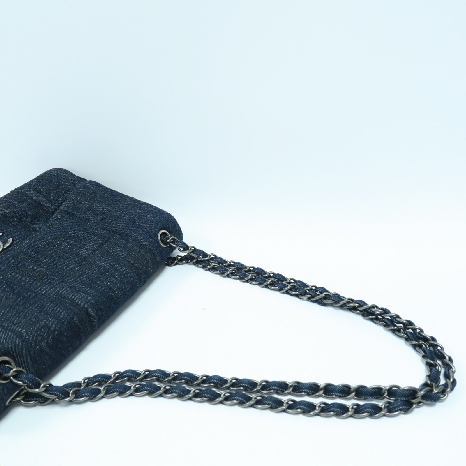 CHANEL 牛仔布Chain Shoulder Bag銀扣鏈帶肩背袋深藍色
