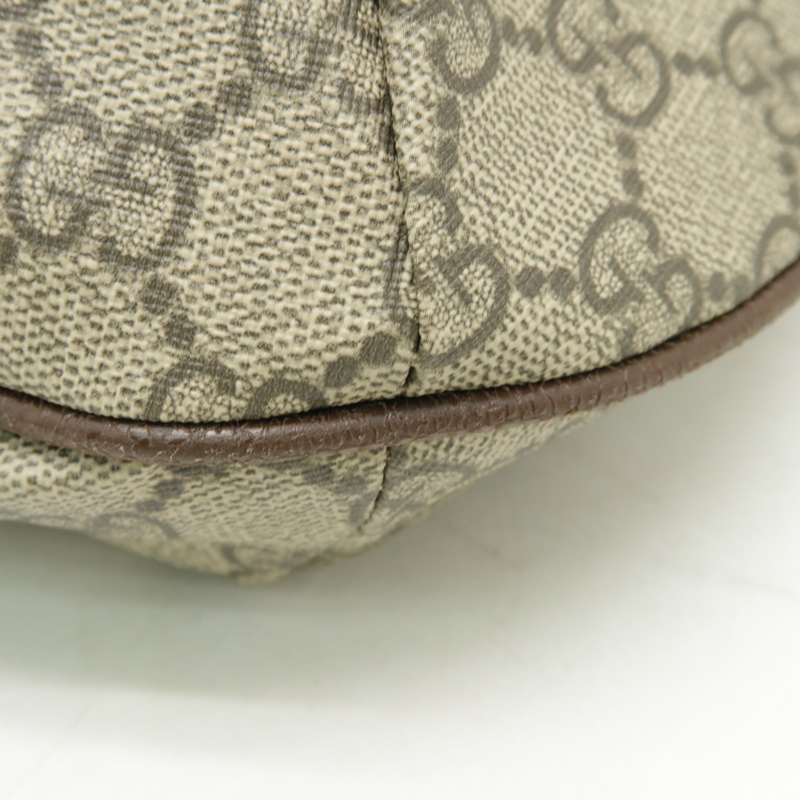 GUCCI 塗層帆布Ophidie GG金扣肩背袋棕色