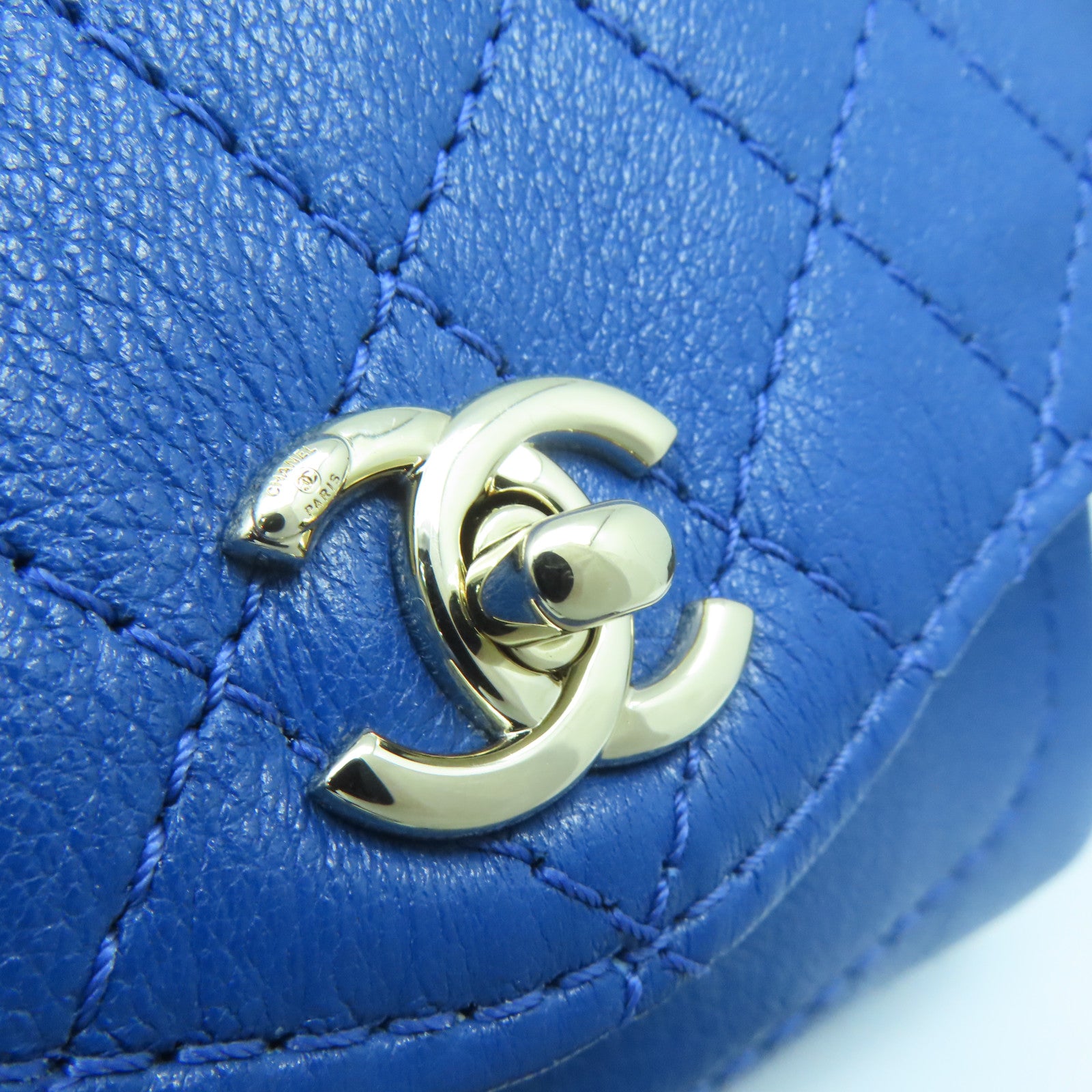 CHANEL rhombic cowhide leather Chain Shoulder gold buckle chain shoulder bag blue