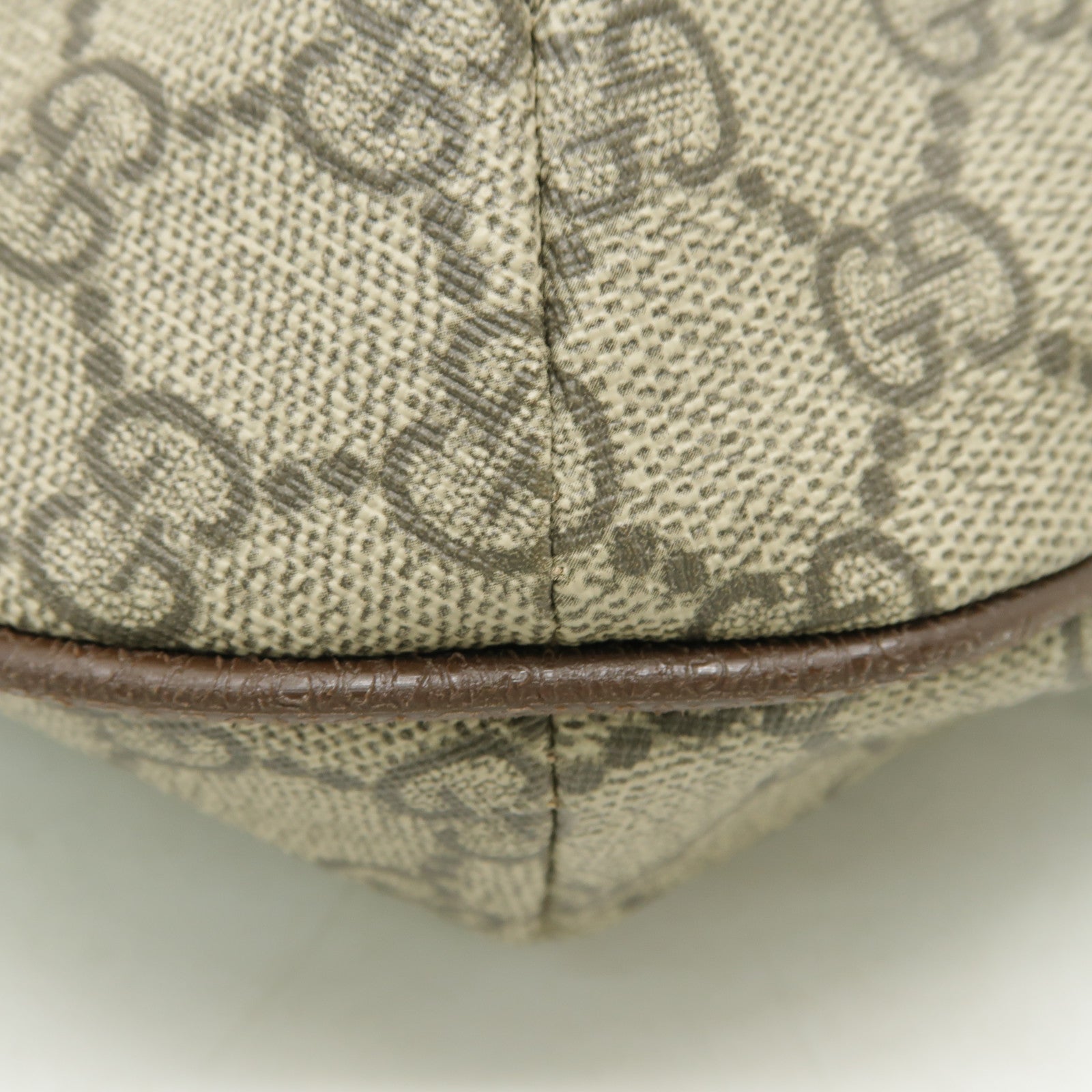 GUCCI 塗層帆布Ophidie GG金扣肩背袋棕色