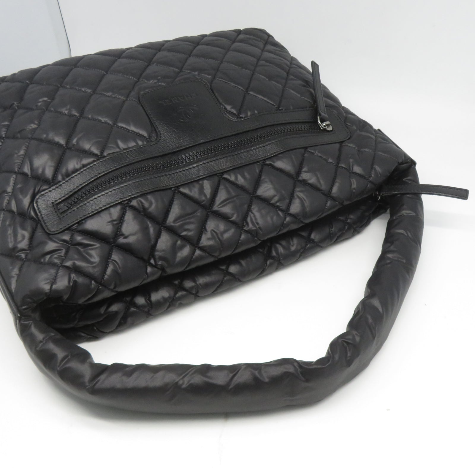 CHANEL 菱格尼龍Shoulder Bag銀扣肩背袋黑色