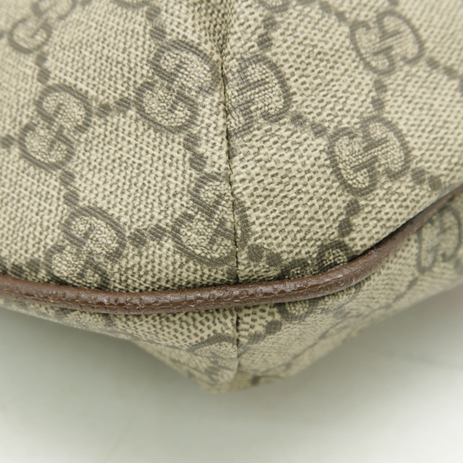 GUCCI 塗層帆布Ophidie GG金扣肩背袋棕色