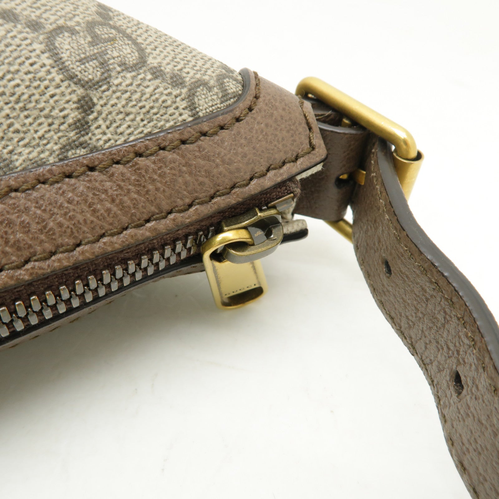 GUCCI 塗層帆布Ophidie GG金扣肩背袋棕色