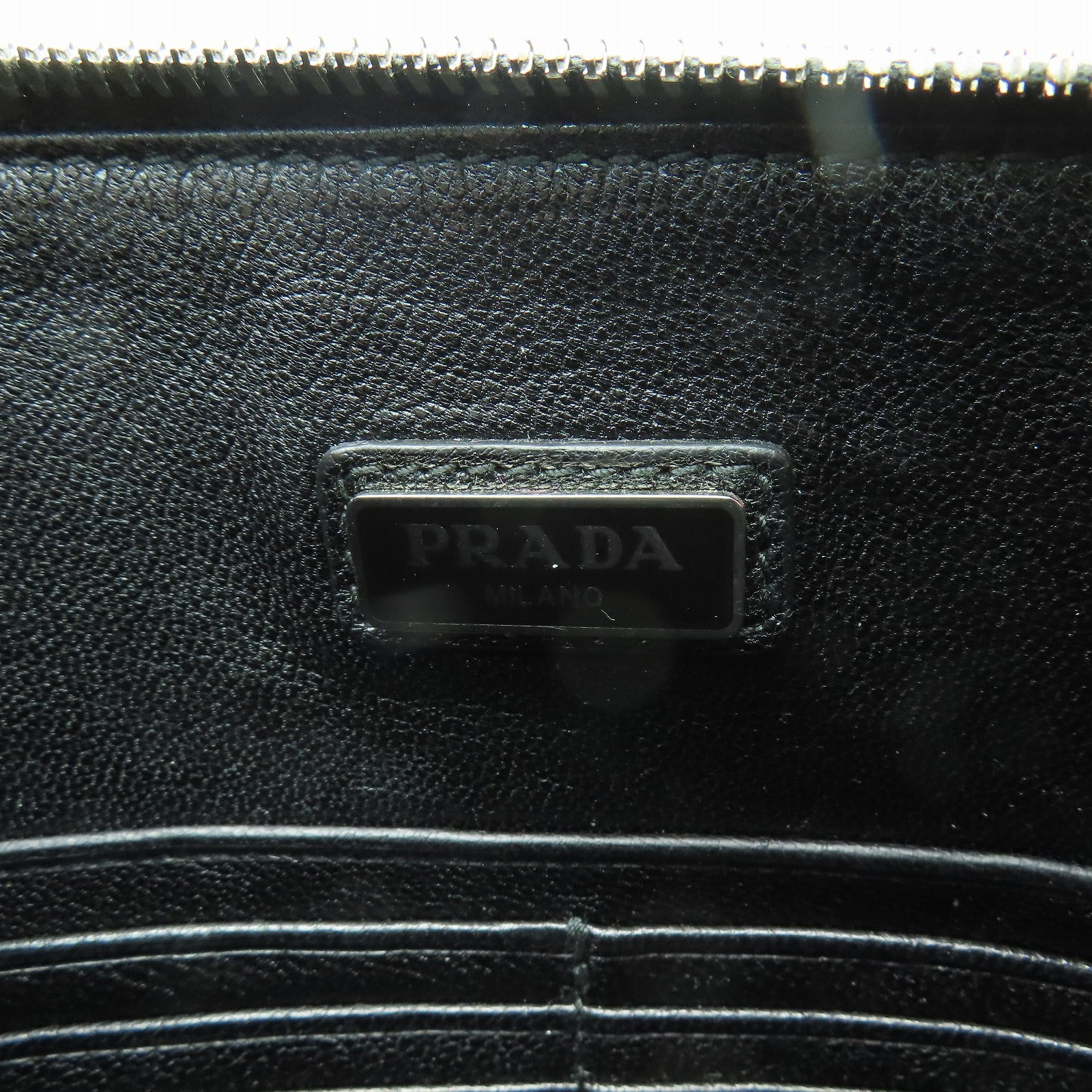 PRADA Saffiano皮革Clutch Bag銀扣手拿包黑色