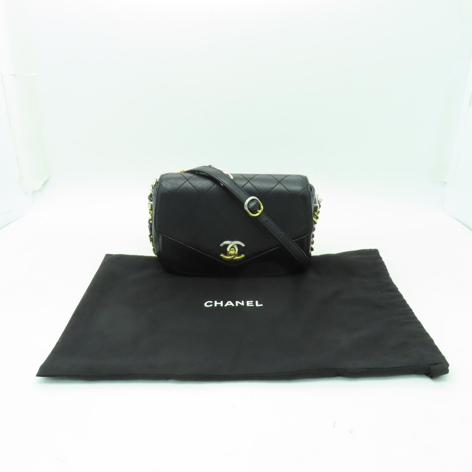 CHANEL 菱格牛皮皮革Chain Shoulder鏈帶肩背袋黑色