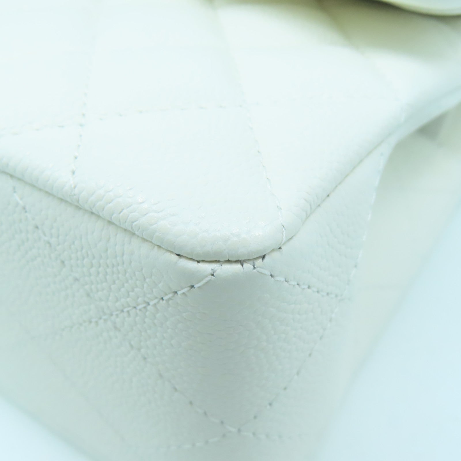 CHANEL rhombic cowhide leather Chain Shoulder gold buckle chain shoulder bag white