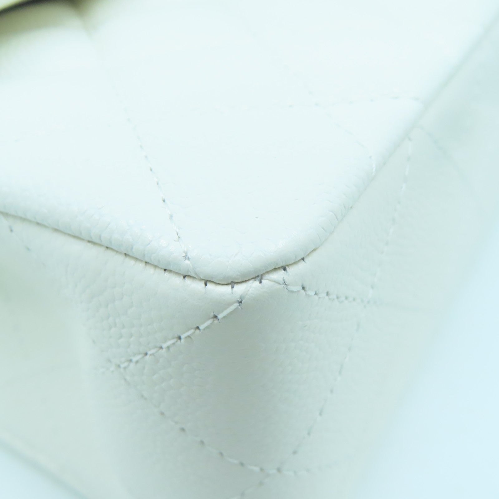 CHANEL rhombic cowhide leather Chain Shoulder gold buckle chain shoulder bag white