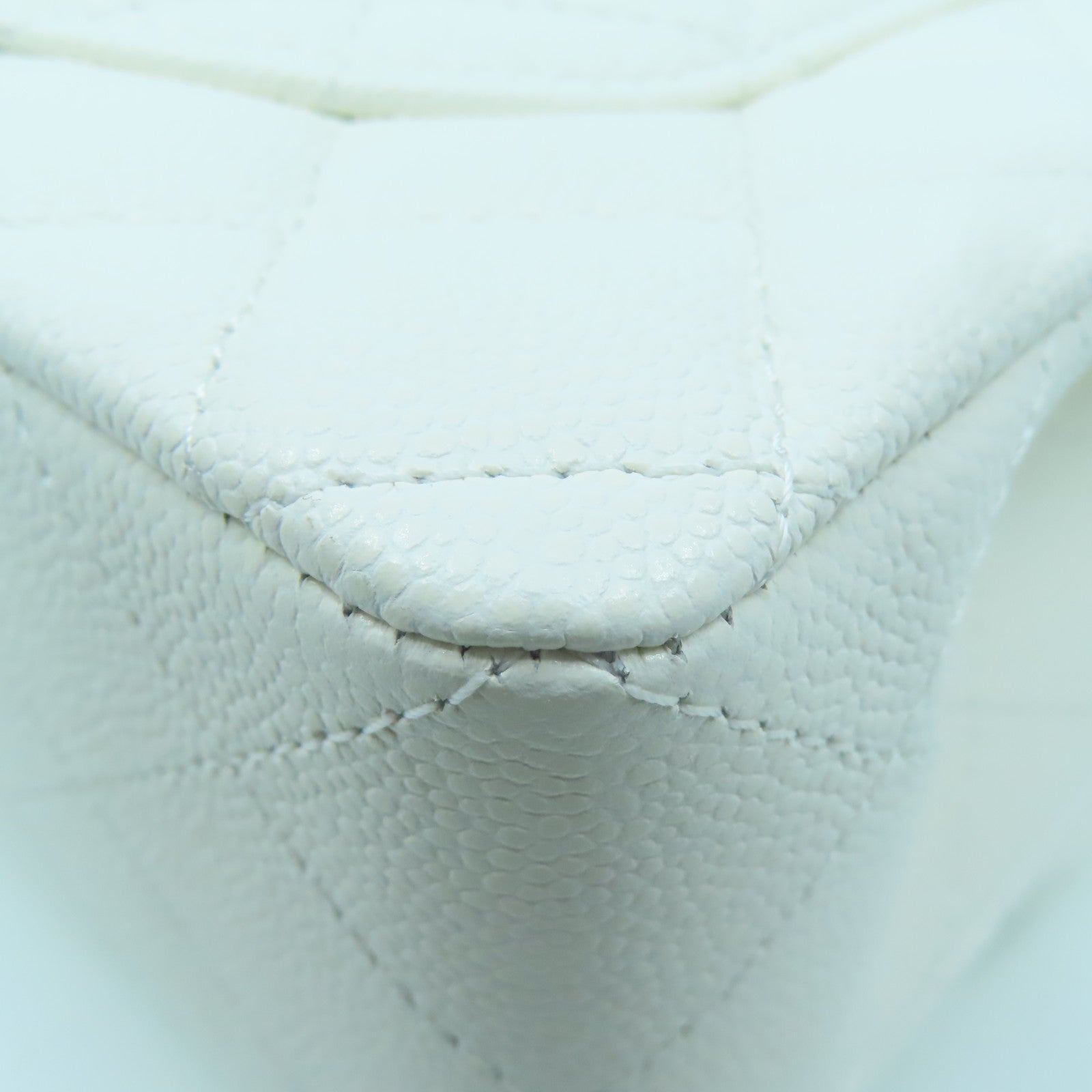 CHANEL rhombic cowhide leather Chain Shoulder gold buckle chain shoulder bag white