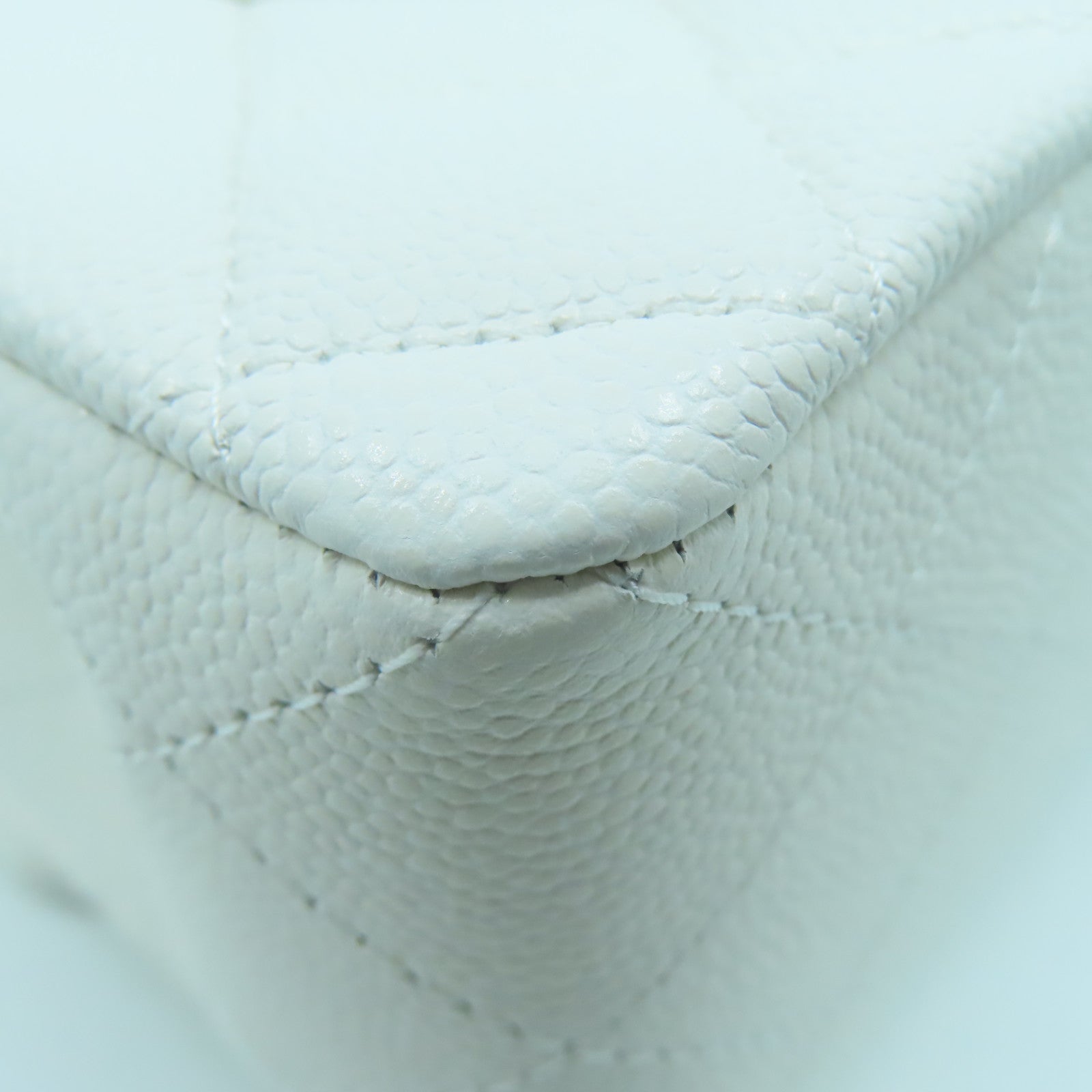 CHANEL rhombic cowhide leather Chain Shoulder gold buckle chain shoulder bag white