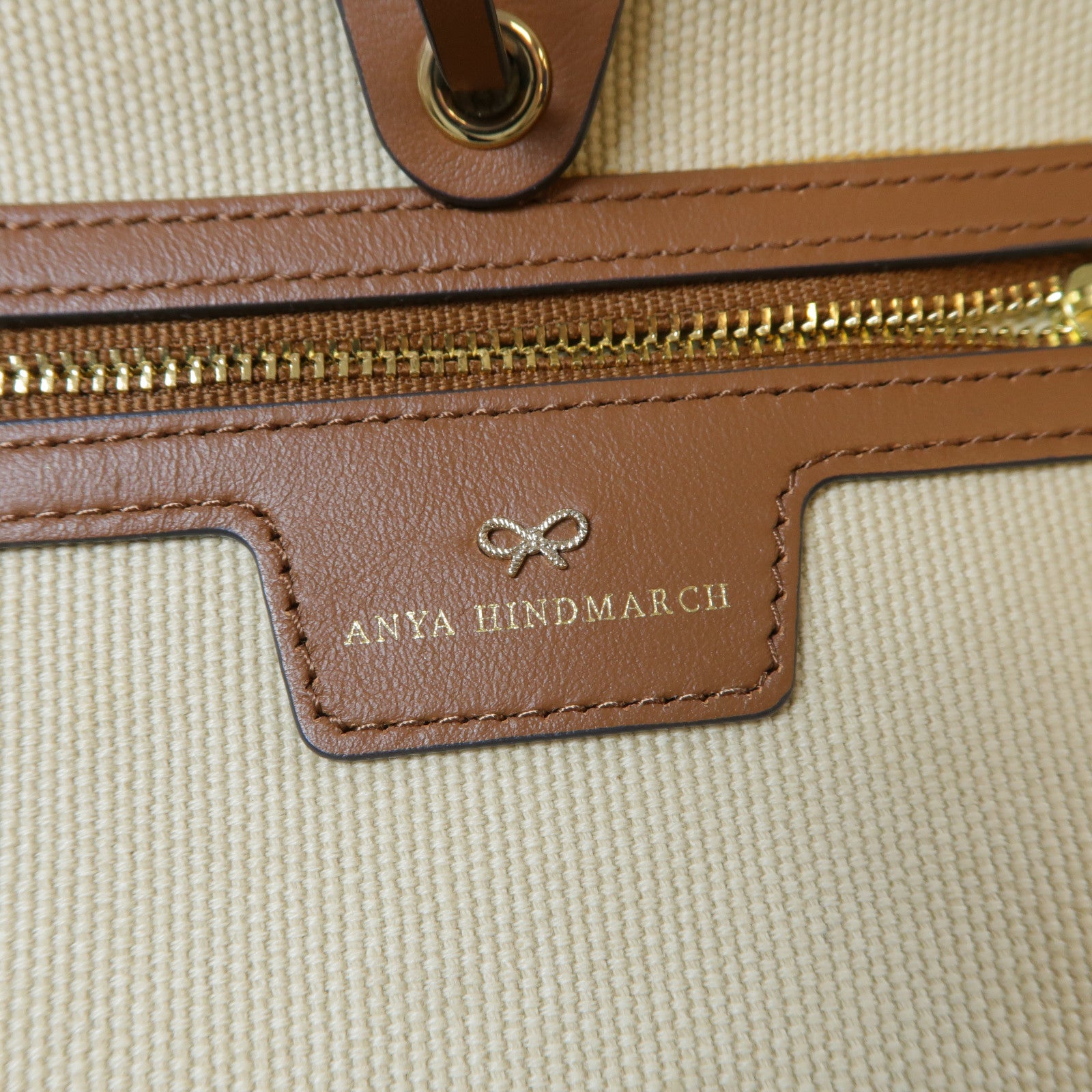 Anya Hindmarch 帆布Handbag金扣手挽袋米色/彩色