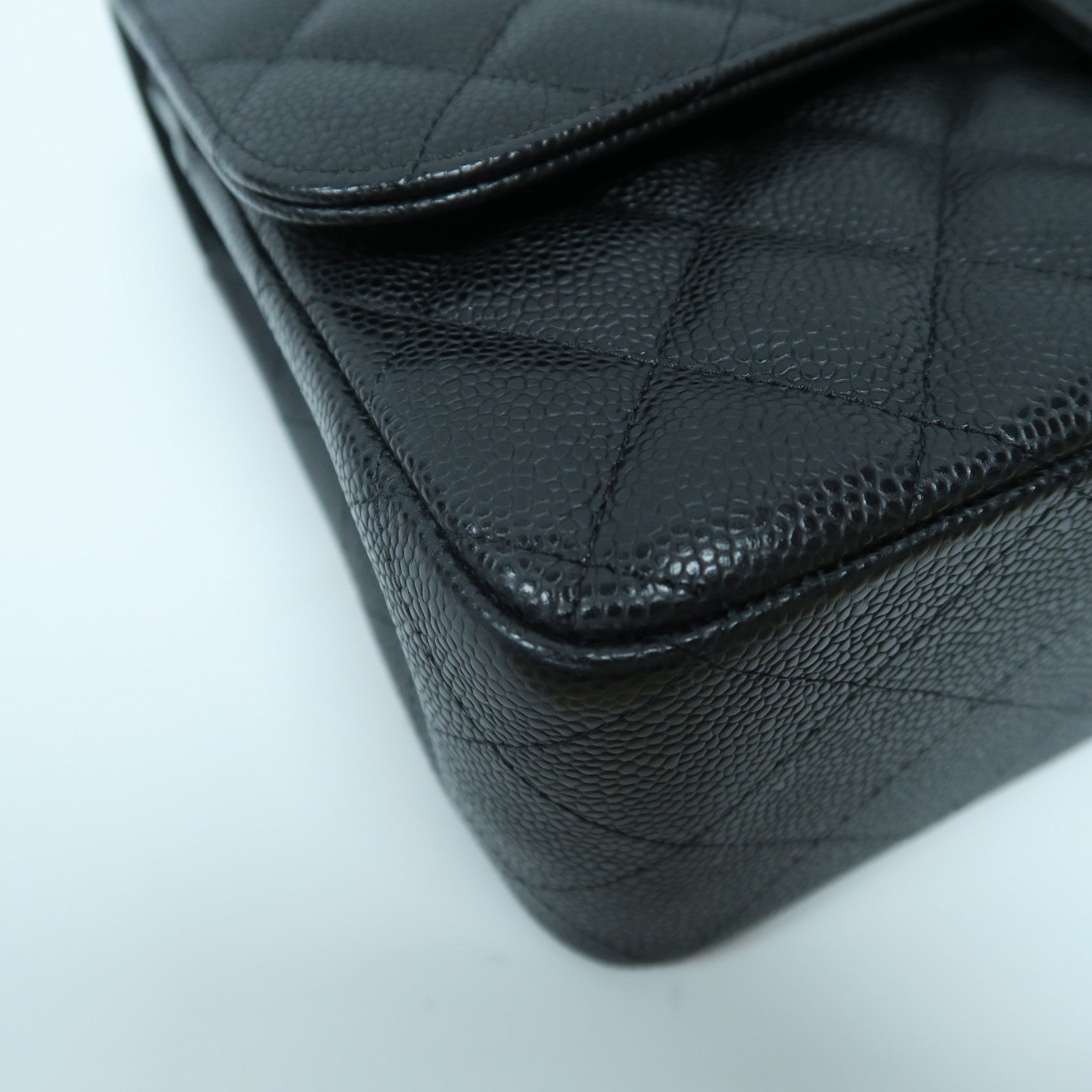 CHANEL 菱格Caviar皮革Classic Flap Jumbo銀扣鏈帶肩背袋黑色
