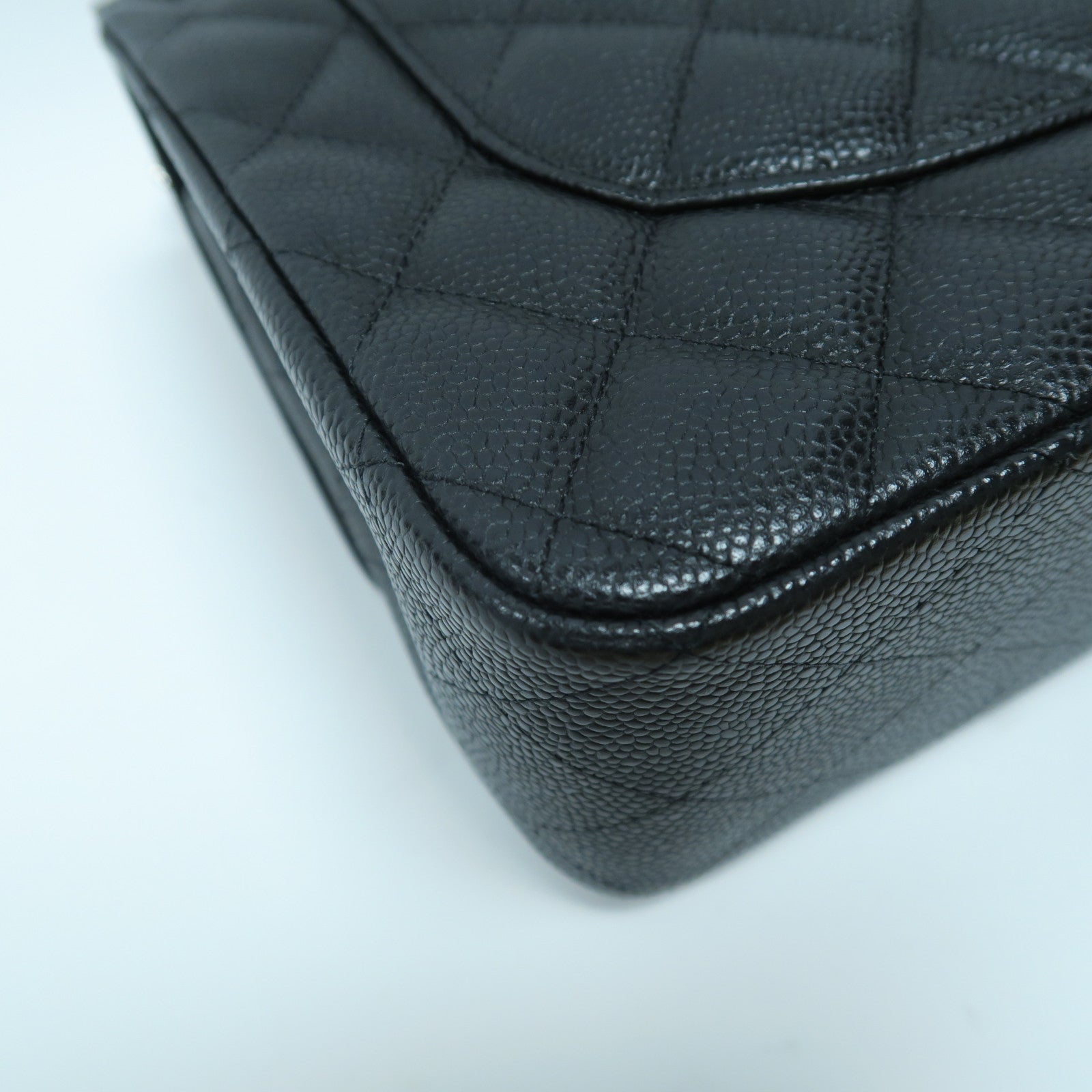 CHANEL 菱格Caviar皮革Classic Flap Jumbo銀扣鏈帶肩背袋黑色
